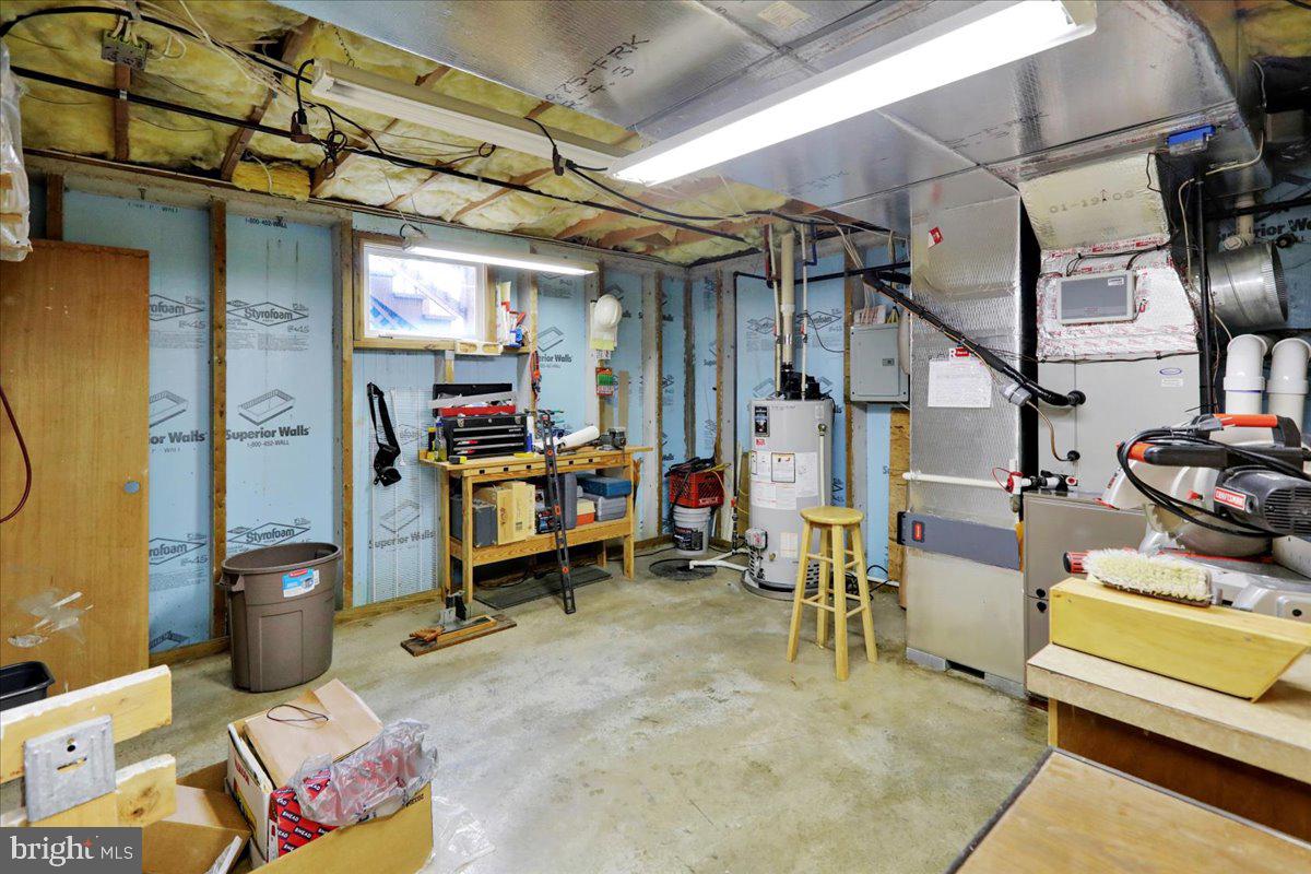 WOODS EDGE - Residential