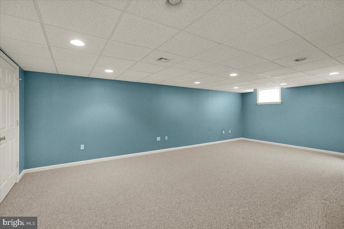 WOODS EDGE - Residential