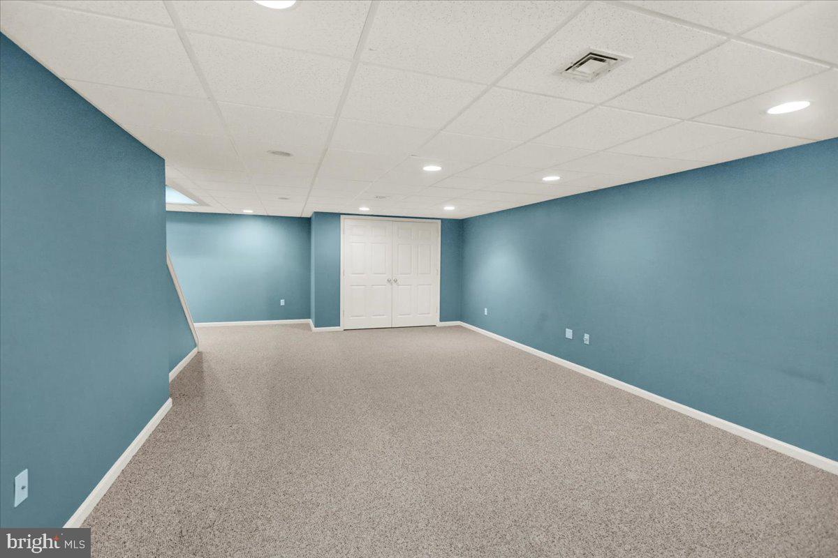 WOODS EDGE - Residential