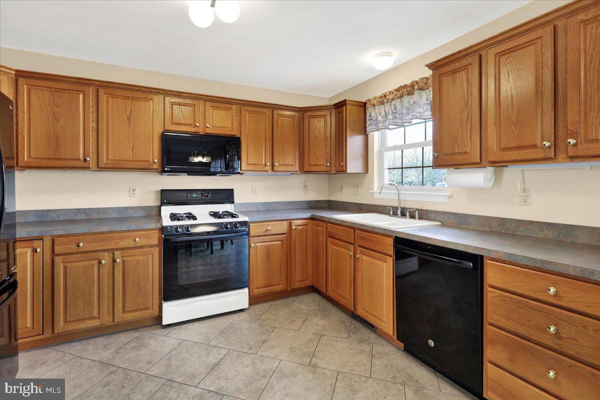 WOODS EDGE - Residential