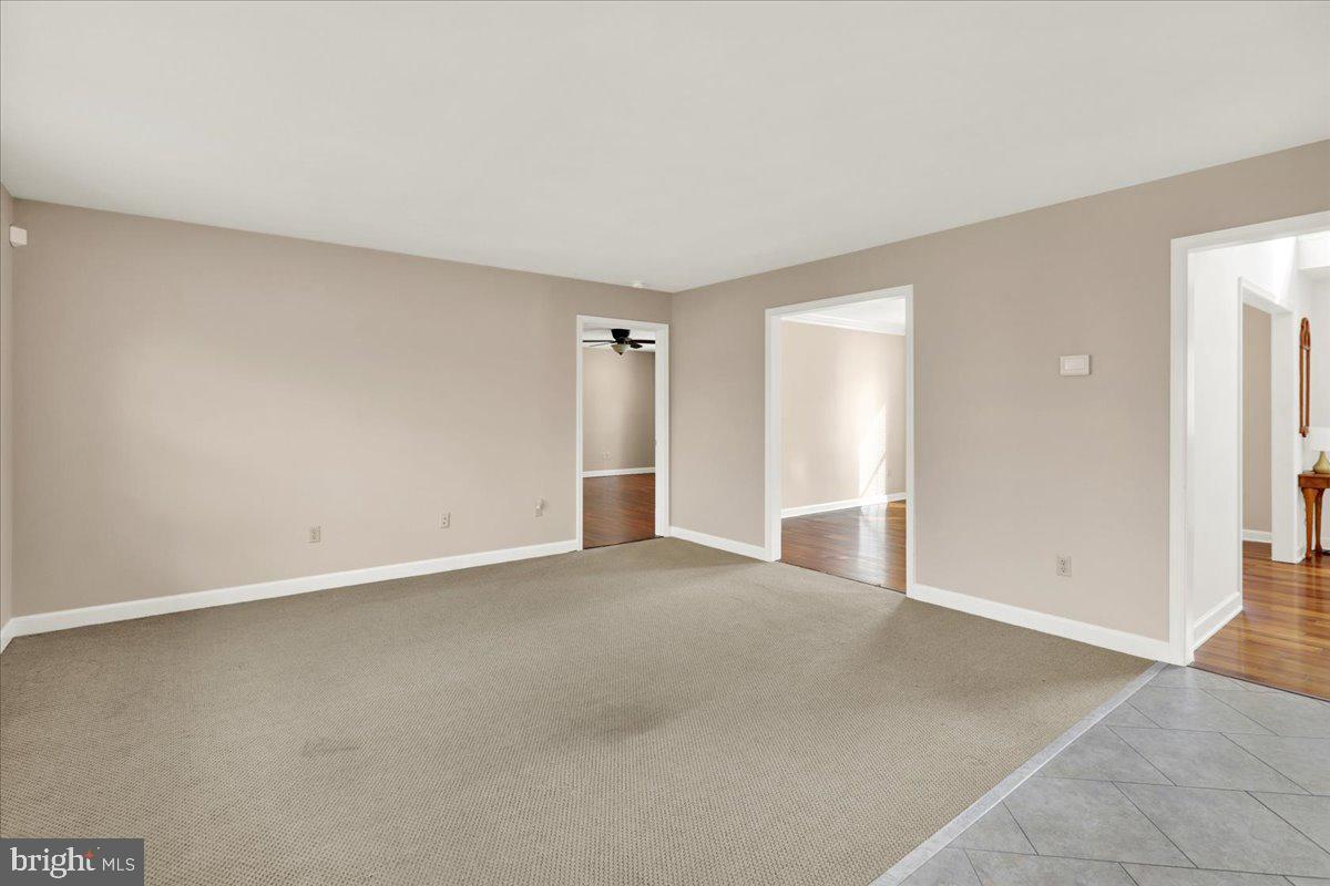 WOODS EDGE - Residential