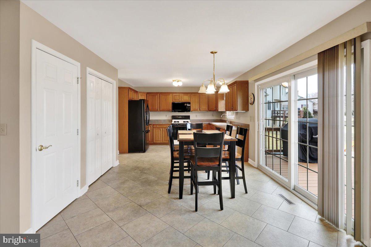 WOODS EDGE - Residential