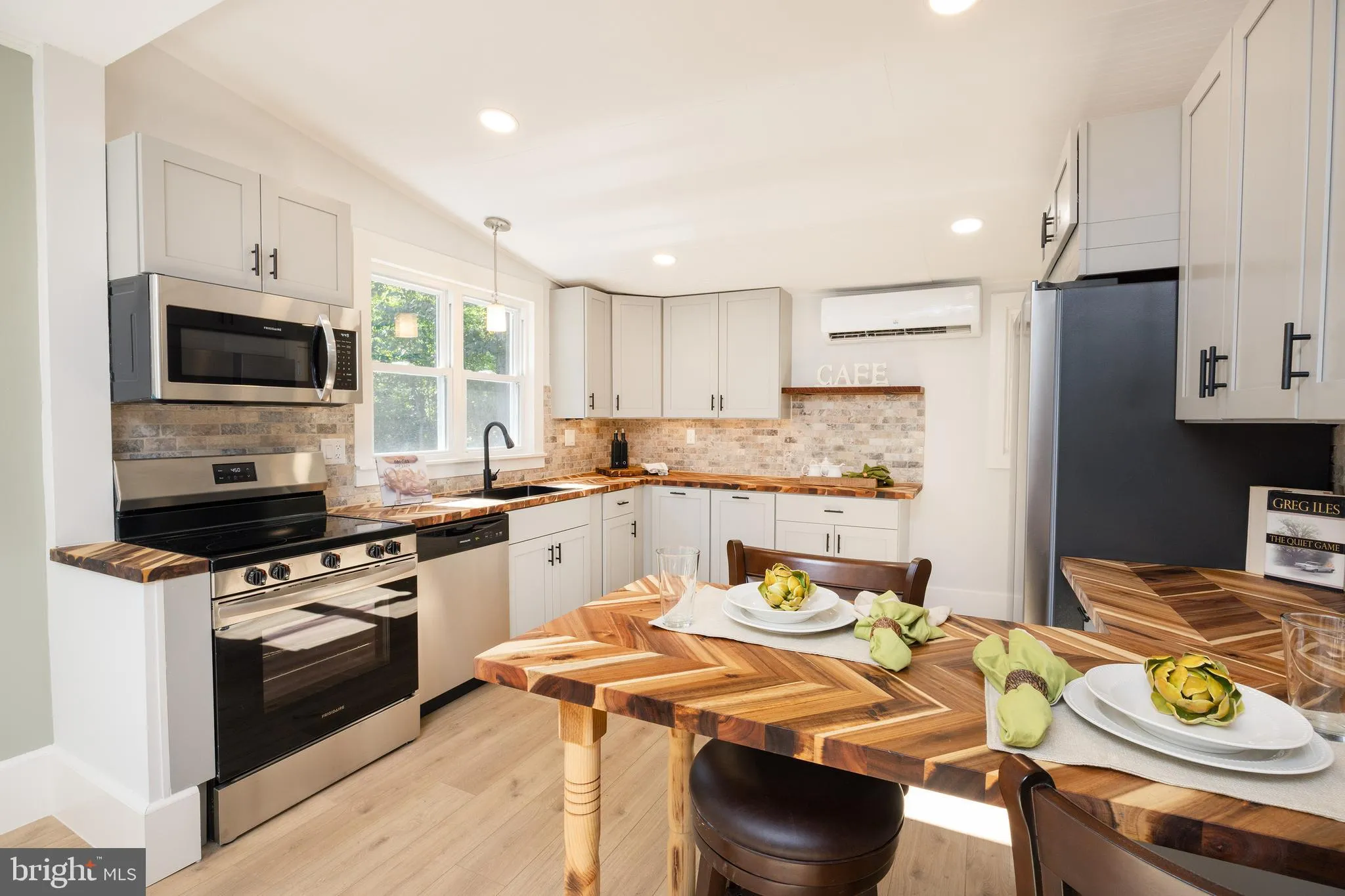 Ottsville, Pennsylvania 18942, United States, 2 Bedrooms Bedrooms, ,2 BathroomsBathrooms,Residential,Active,232306