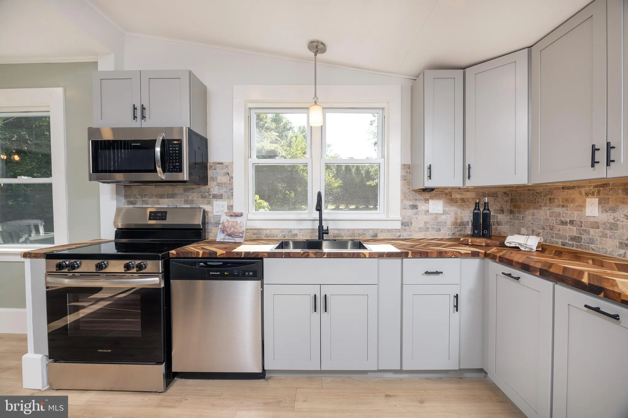 Ottsville, Pennsylvania 18942, United States, 2 Bedrooms Bedrooms, ,2 BathroomsBathrooms,Residential,Active,232306