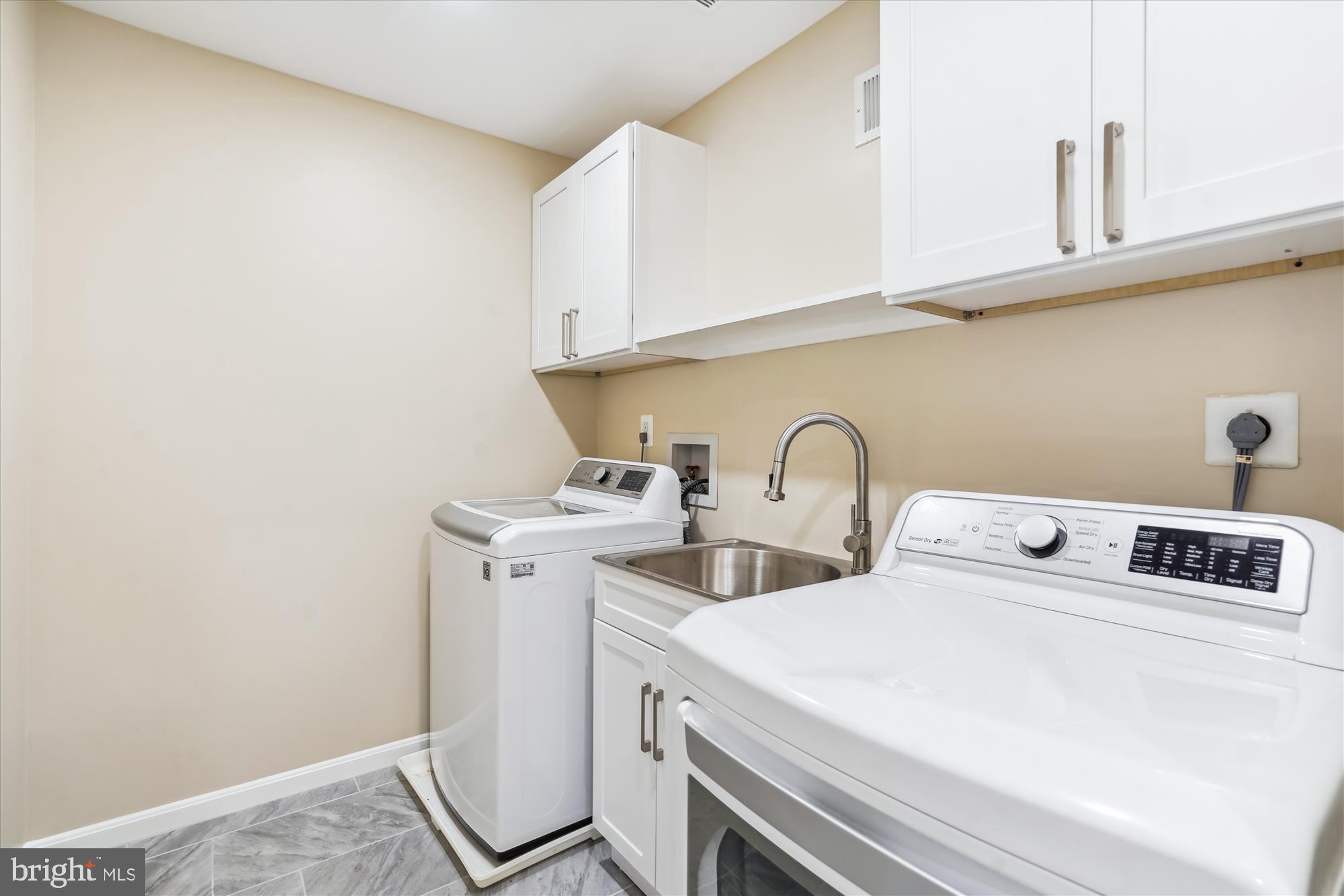 BARDEN OAKS - Residential Lease