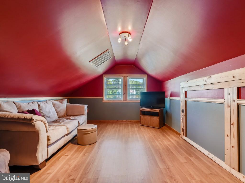 LANDSDOWNE - Residential