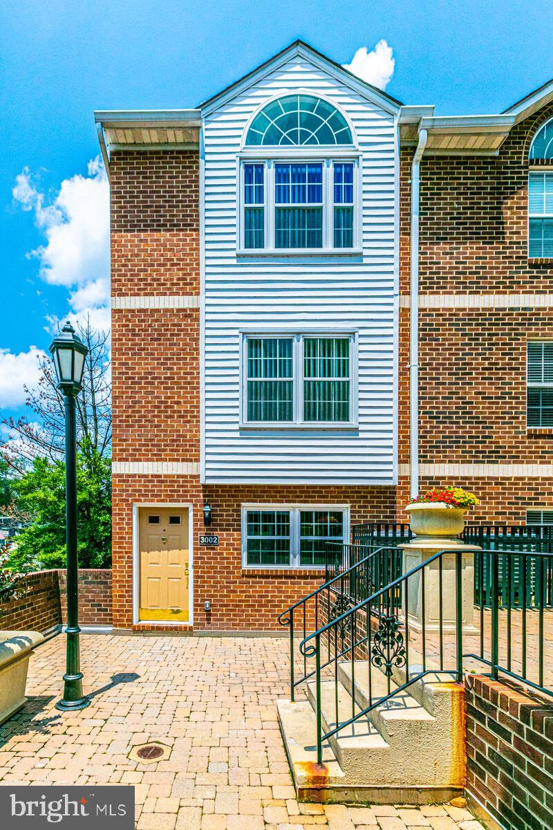 ARLINGTON RIDGE - Residential Lease