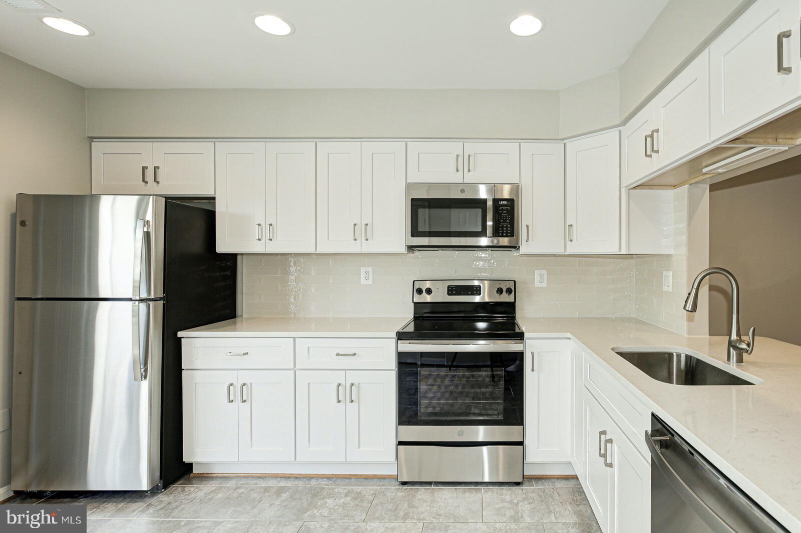 ARLINGTON RIDGE - Residential Lease