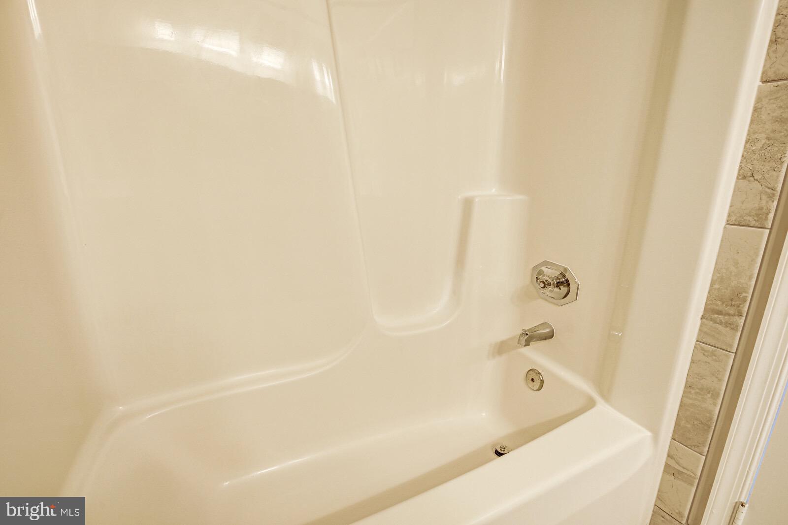 ARLINGTON RIDGE - Residential Lease