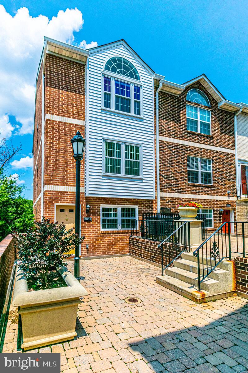 ARLINGTON RIDGE - Residential Lease