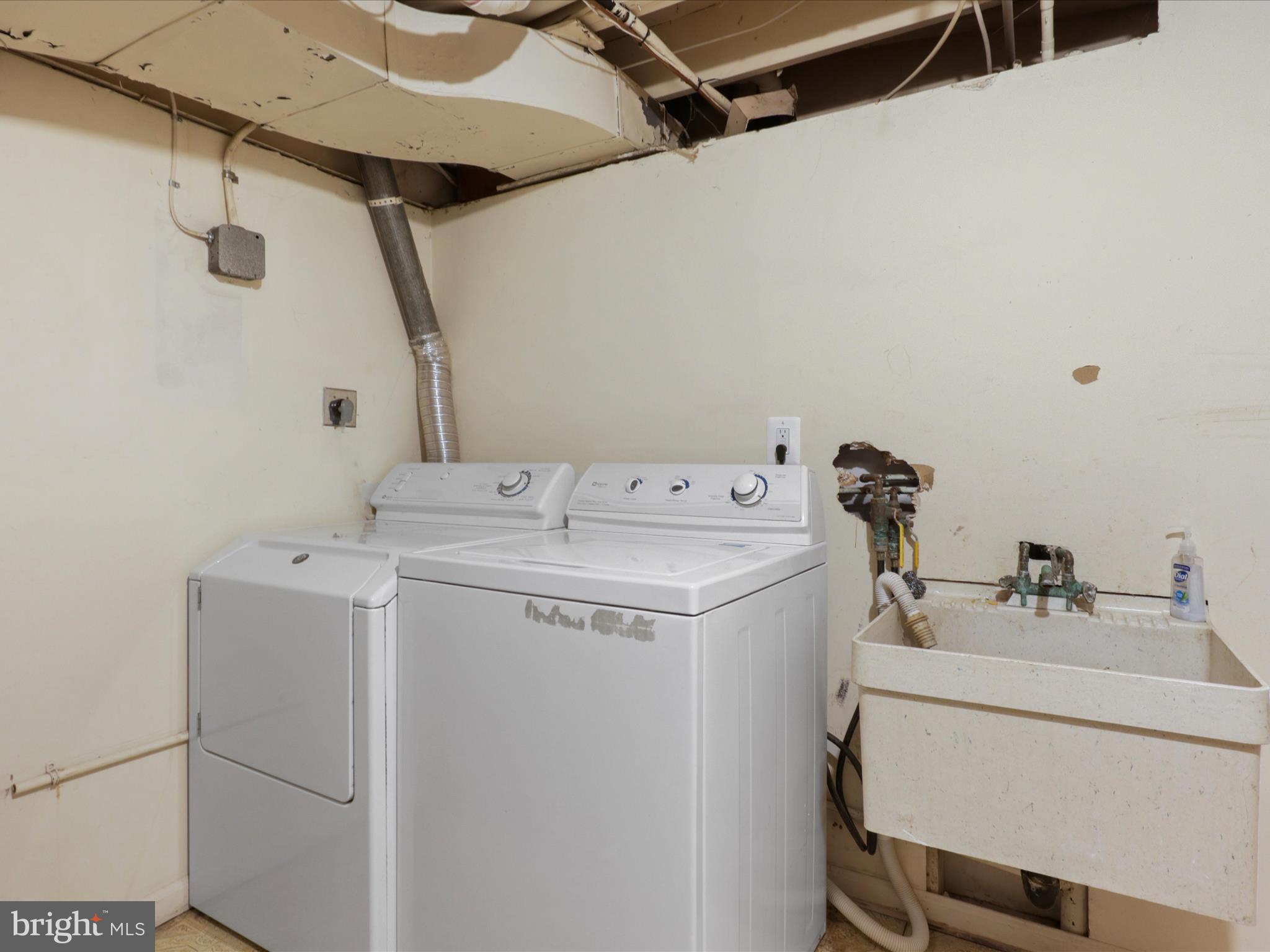 DANBURY FOREST - Residential