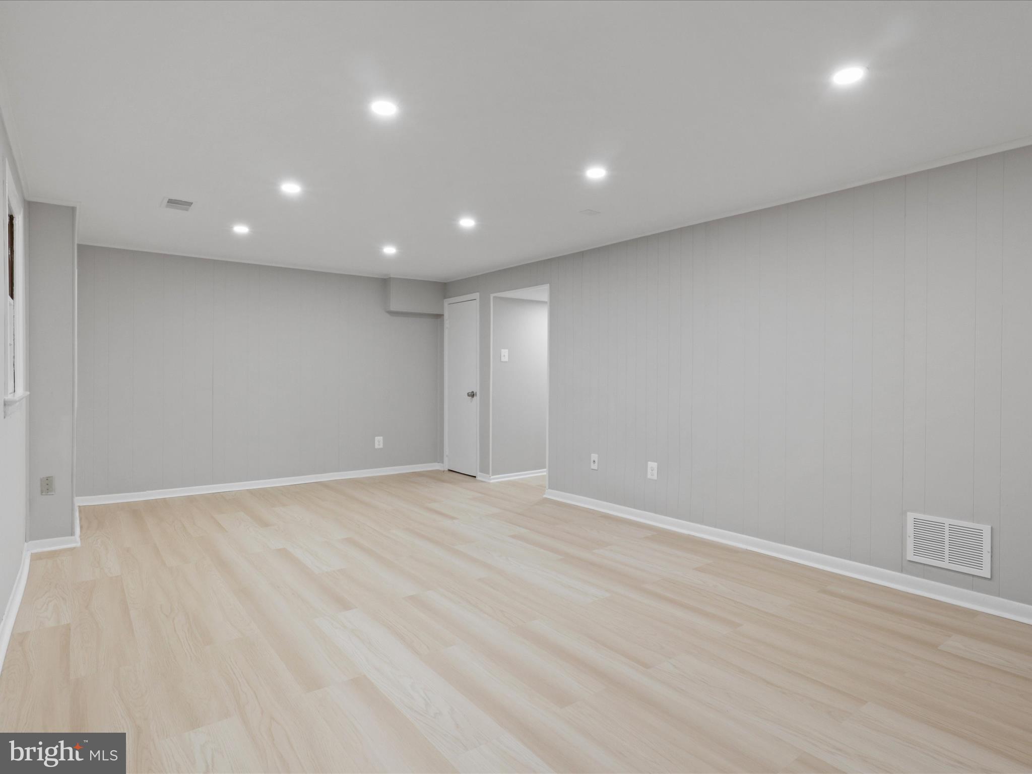 DANBURY FOREST - Residential