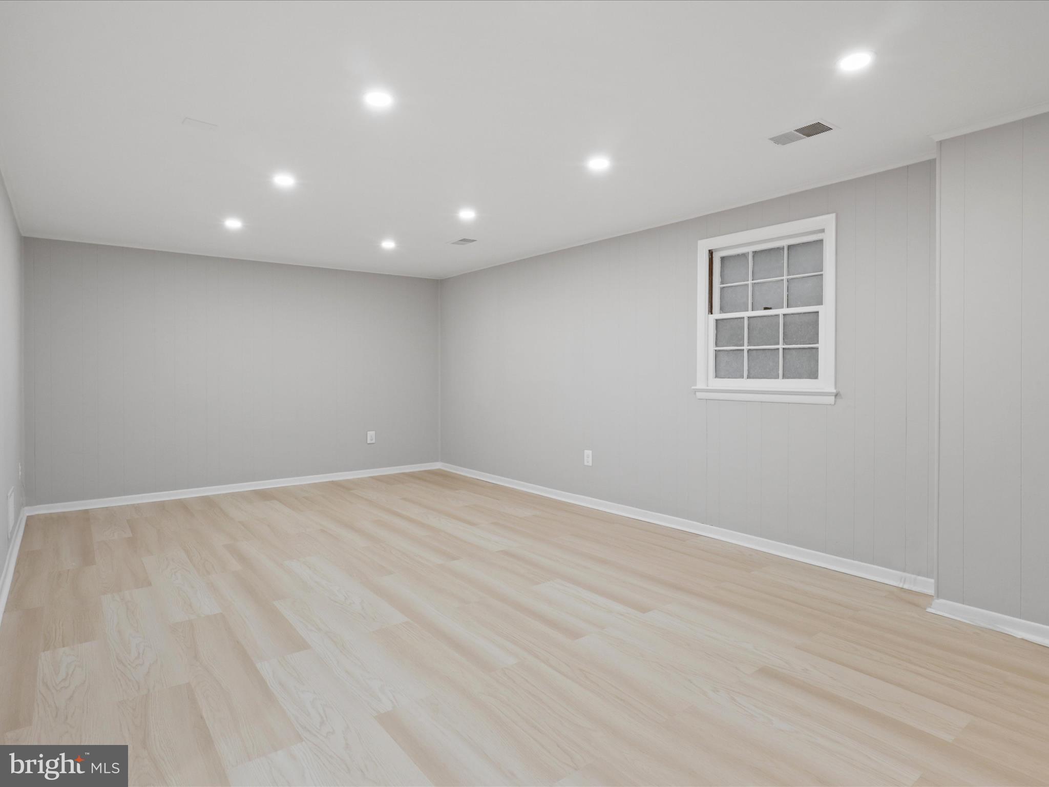 DANBURY FOREST - Residential