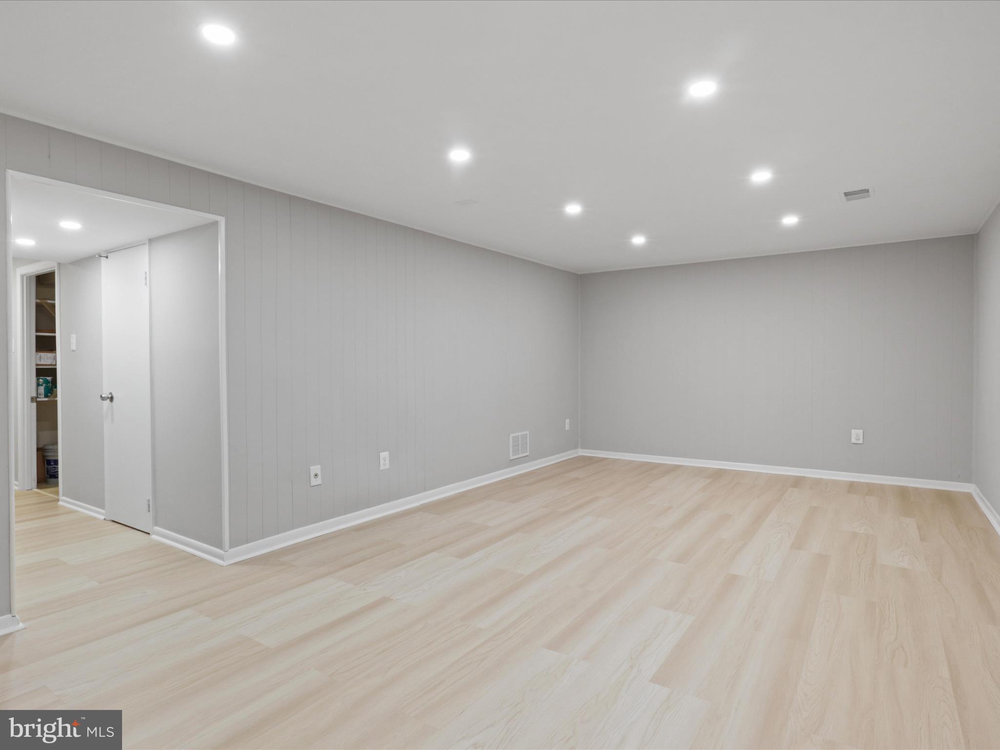 DANBURY FOREST - Residential