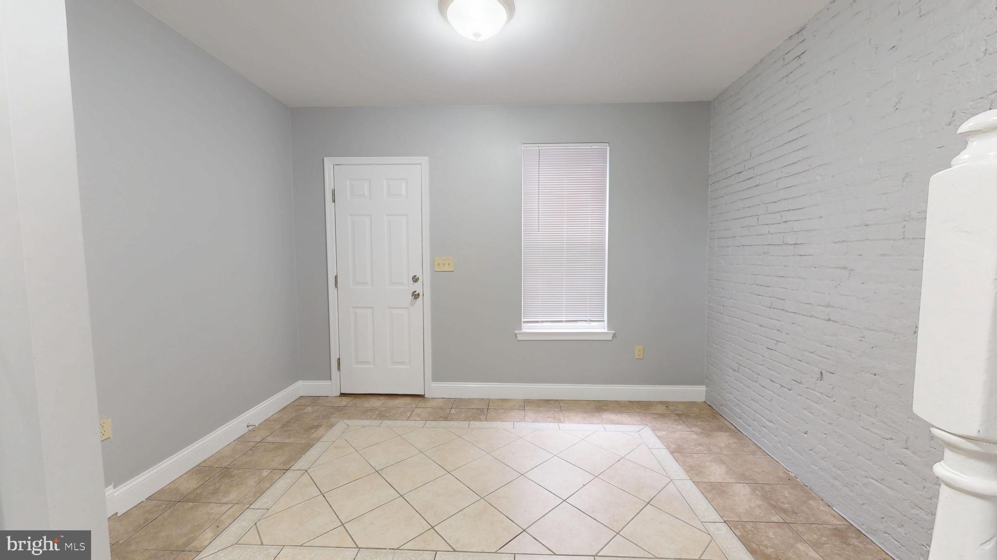 HOLLINS MARKET - Residential