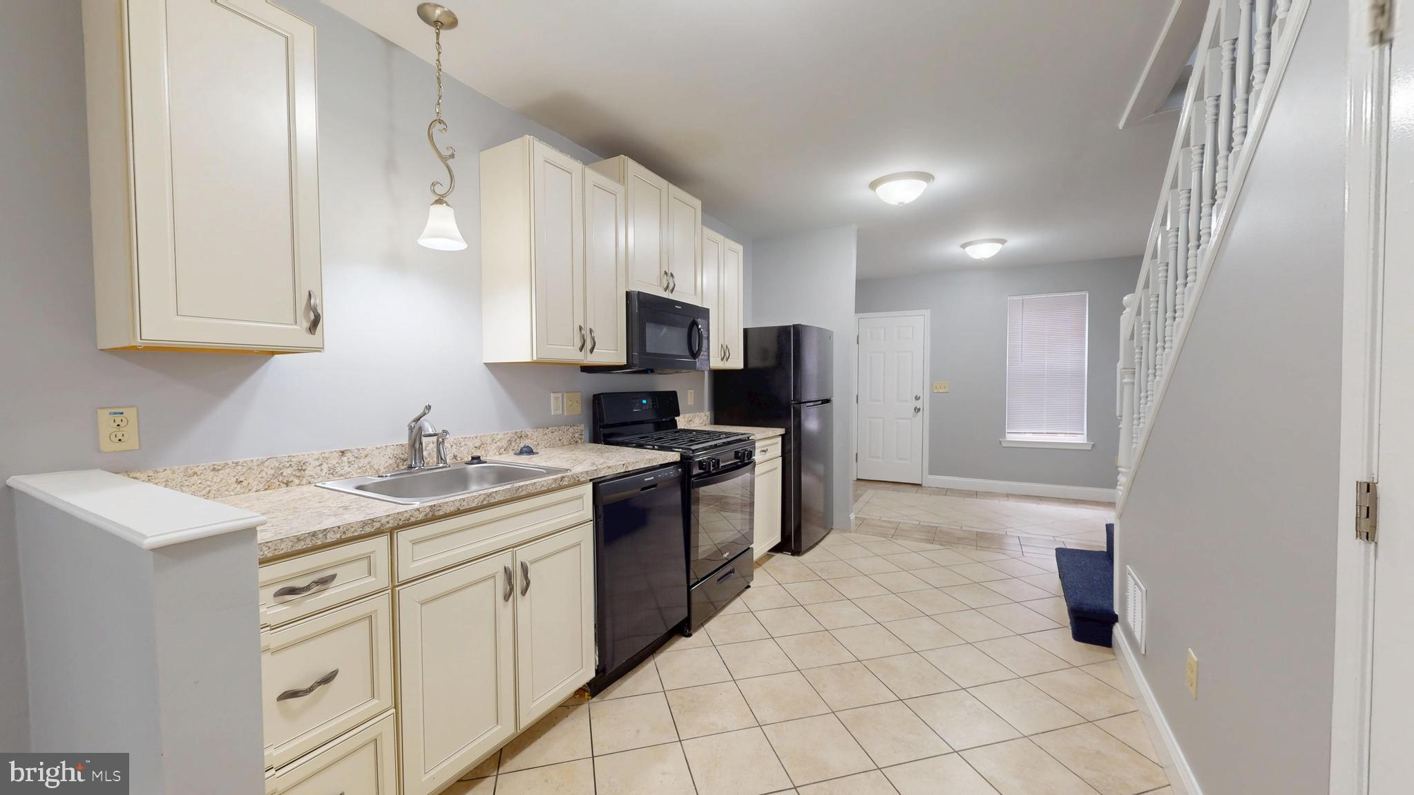 HOLLINS MARKET - Residential