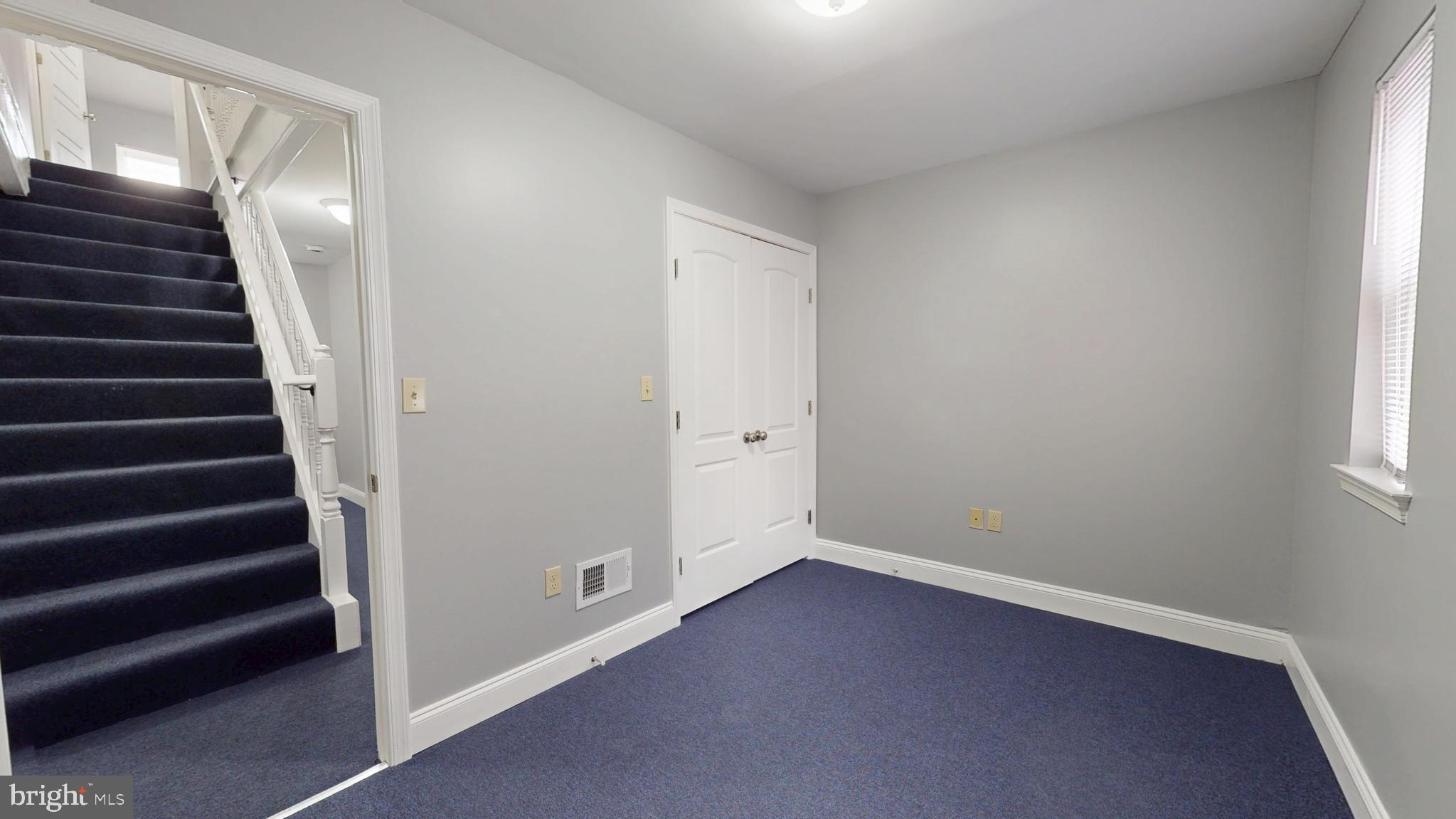 HOLLINS MARKET - Residential