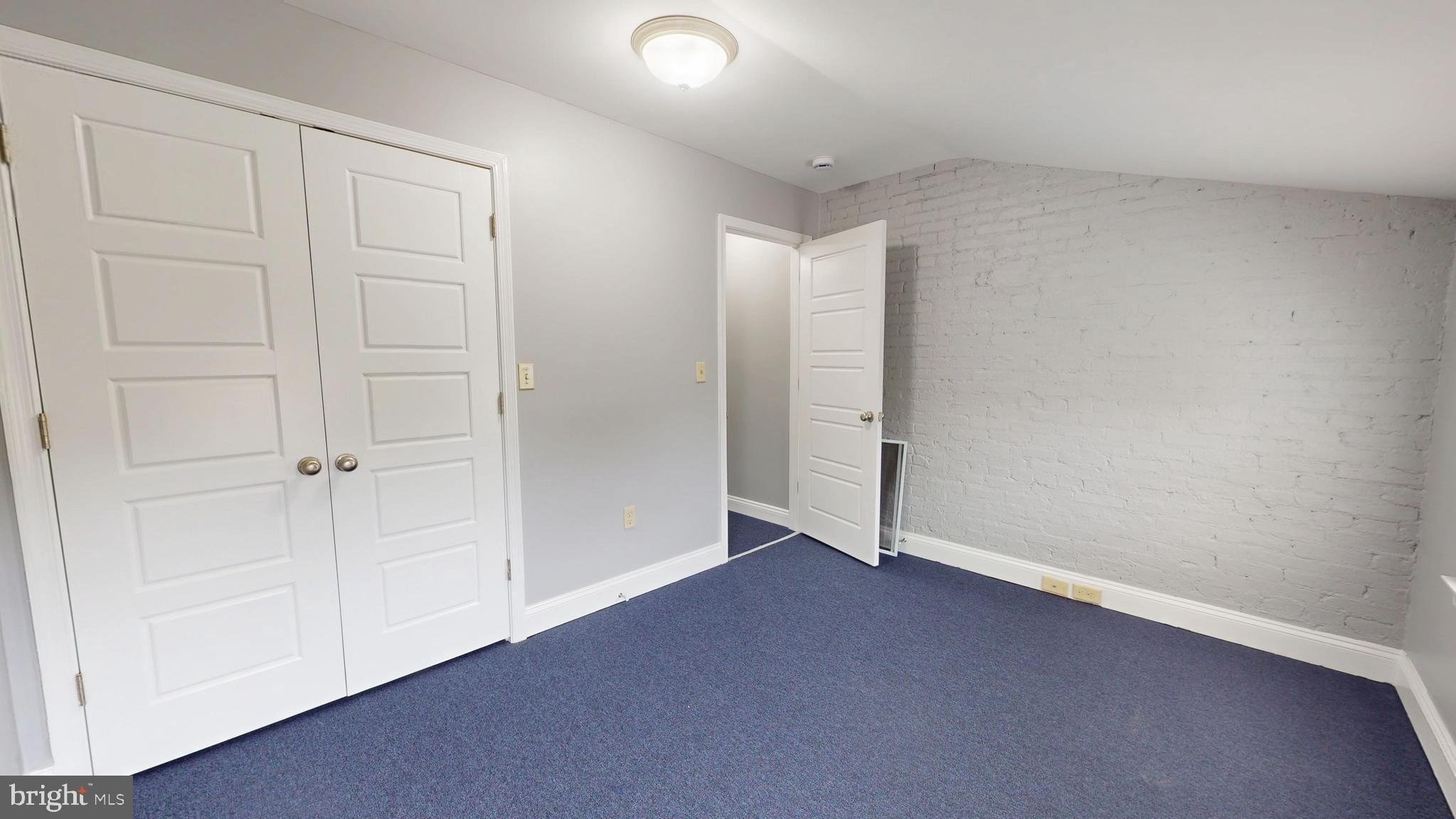 HOLLINS MARKET - Residential