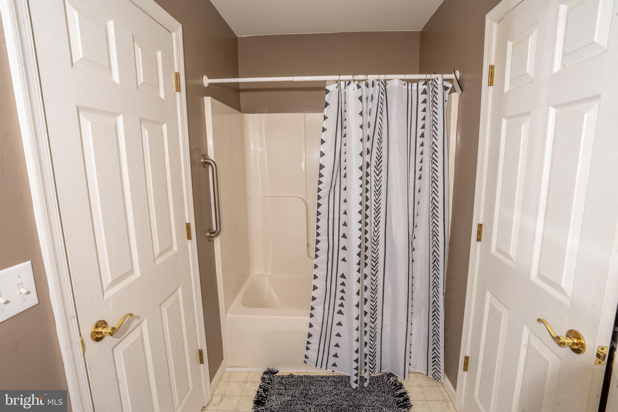 CAPTAIN'S COVE - Residential