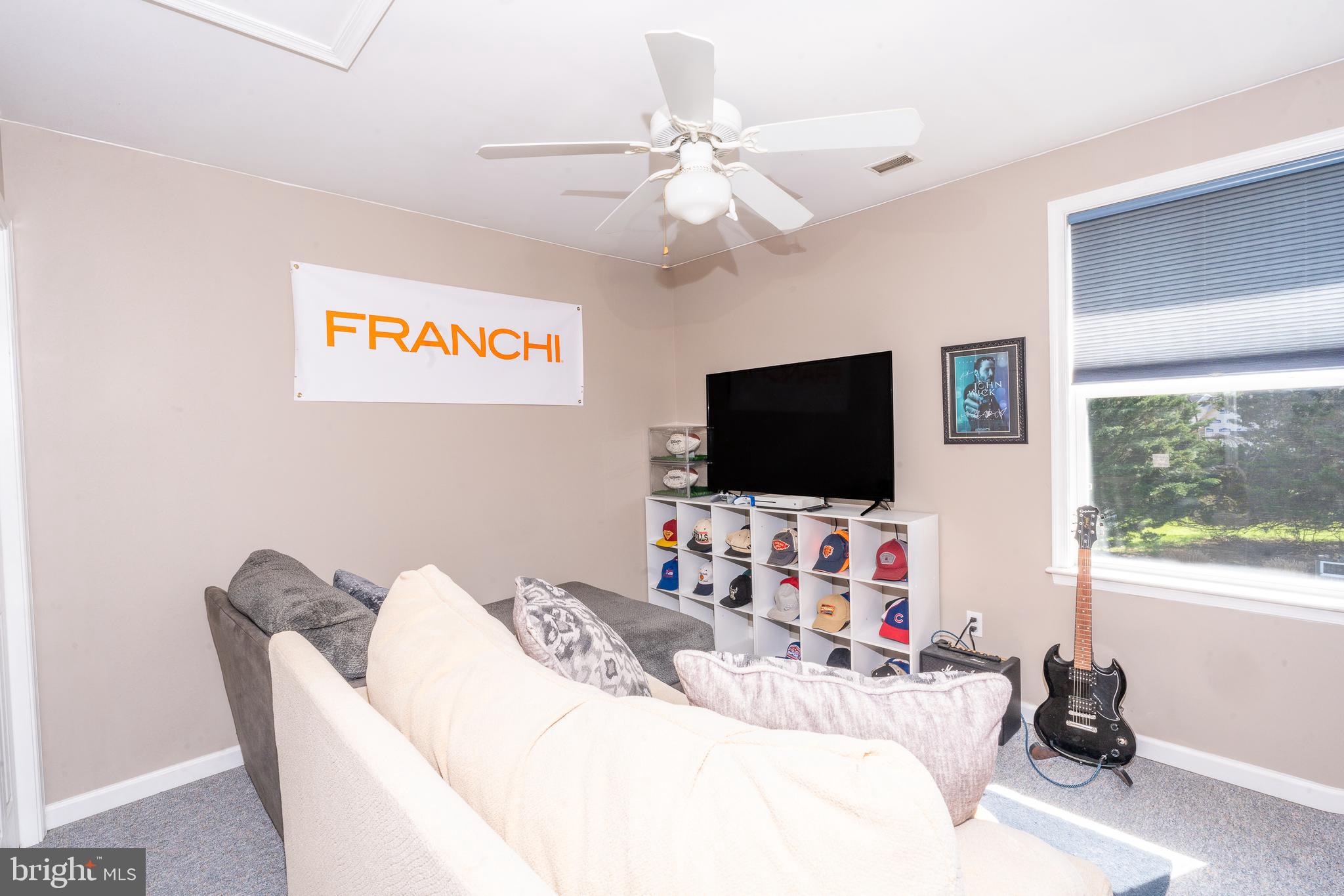 CAPTAIN'S COVE - Residential