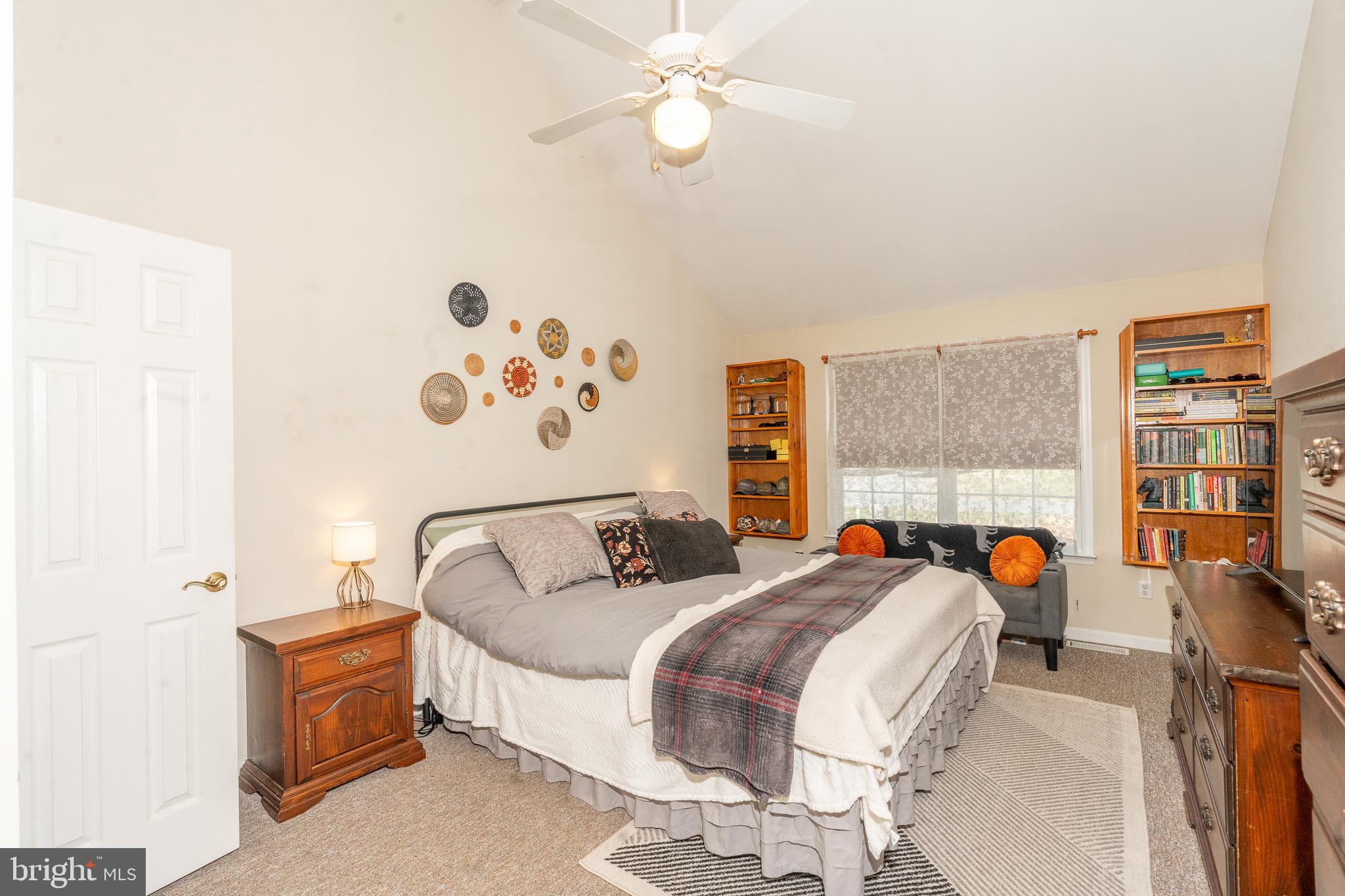 CAPTAIN'S COVE - Residential