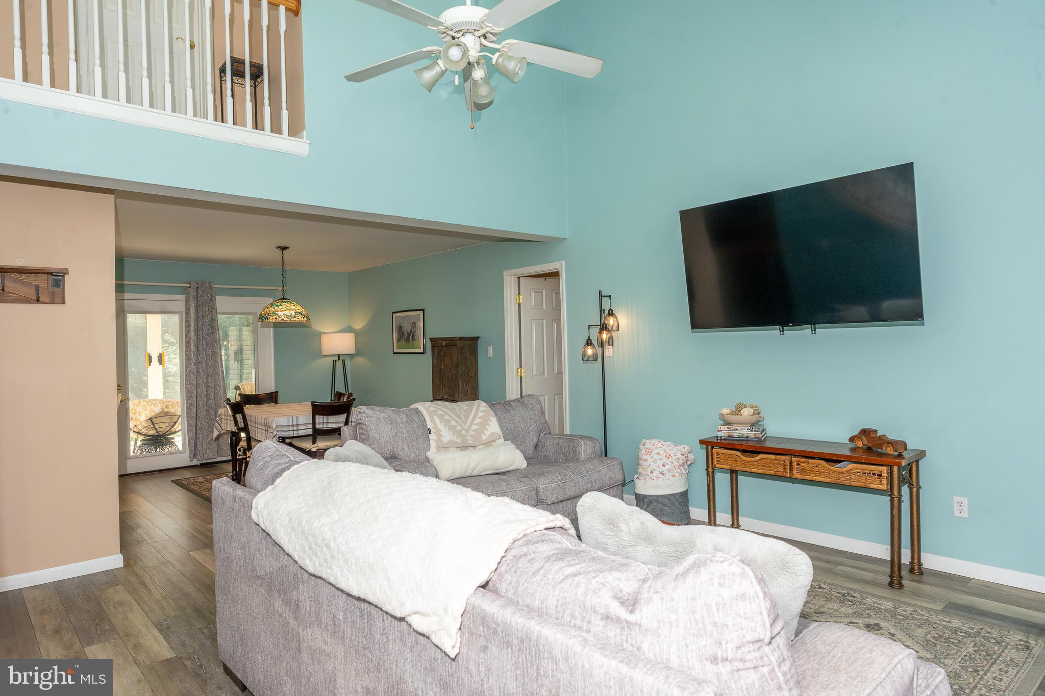 CAPTAIN'S COVE - Residential