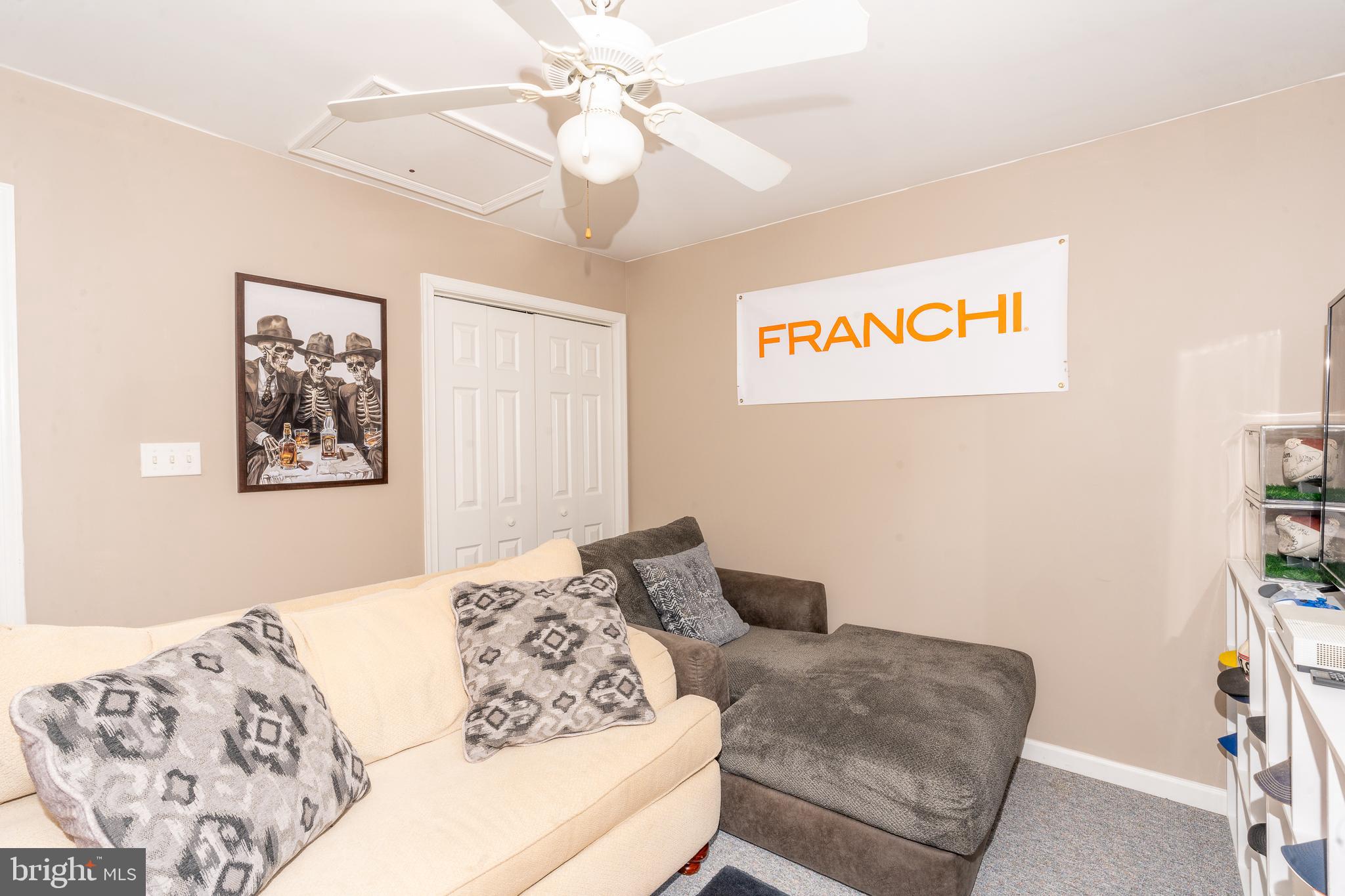 CAPTAIN'S COVE - Residential