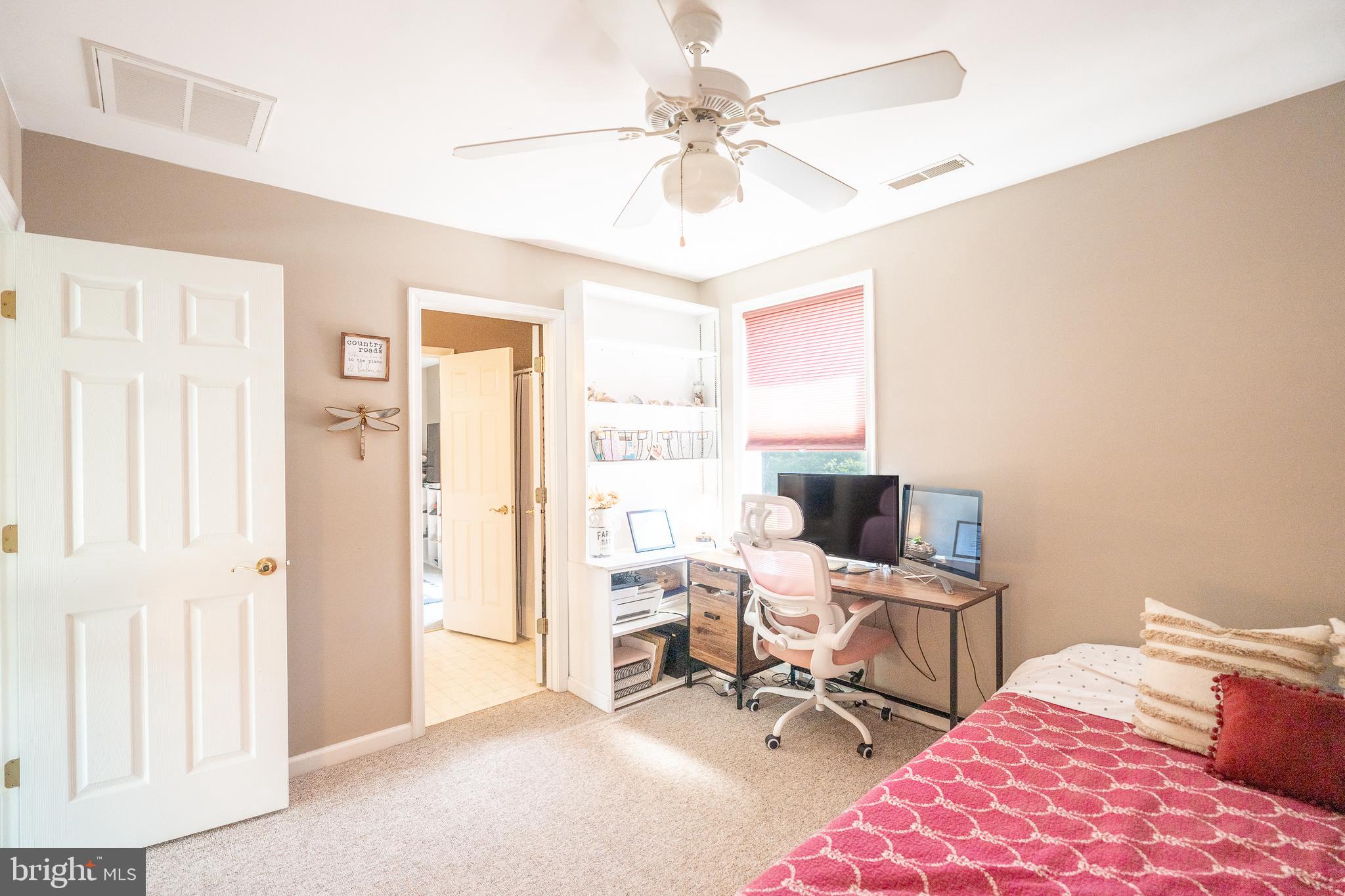 CAPTAIN'S COVE - Residential