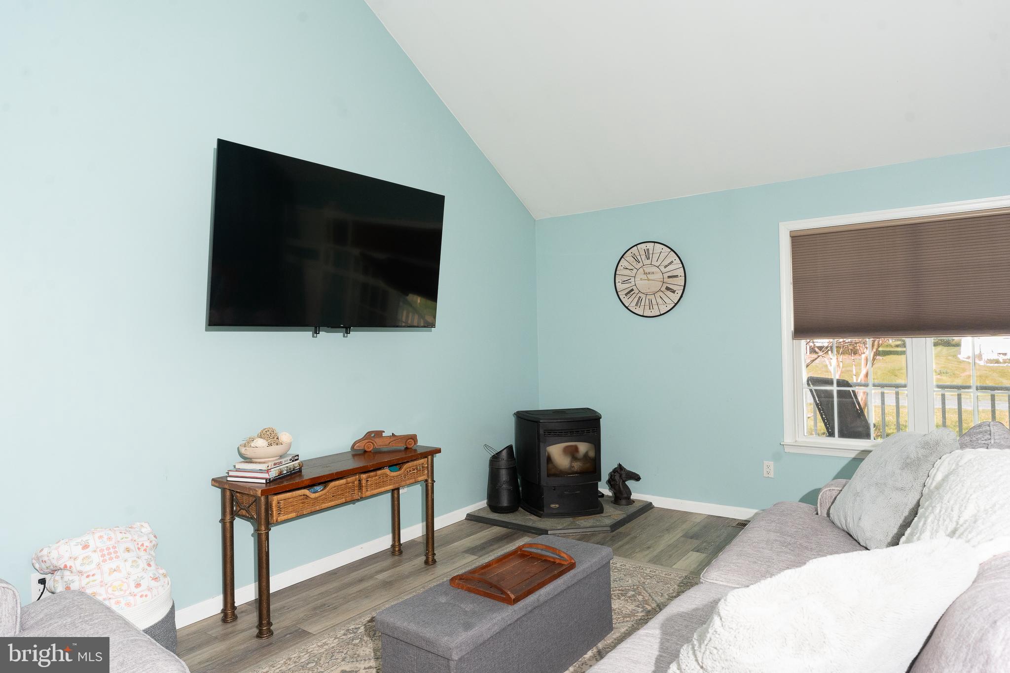 CAPTAIN'S COVE - Residential