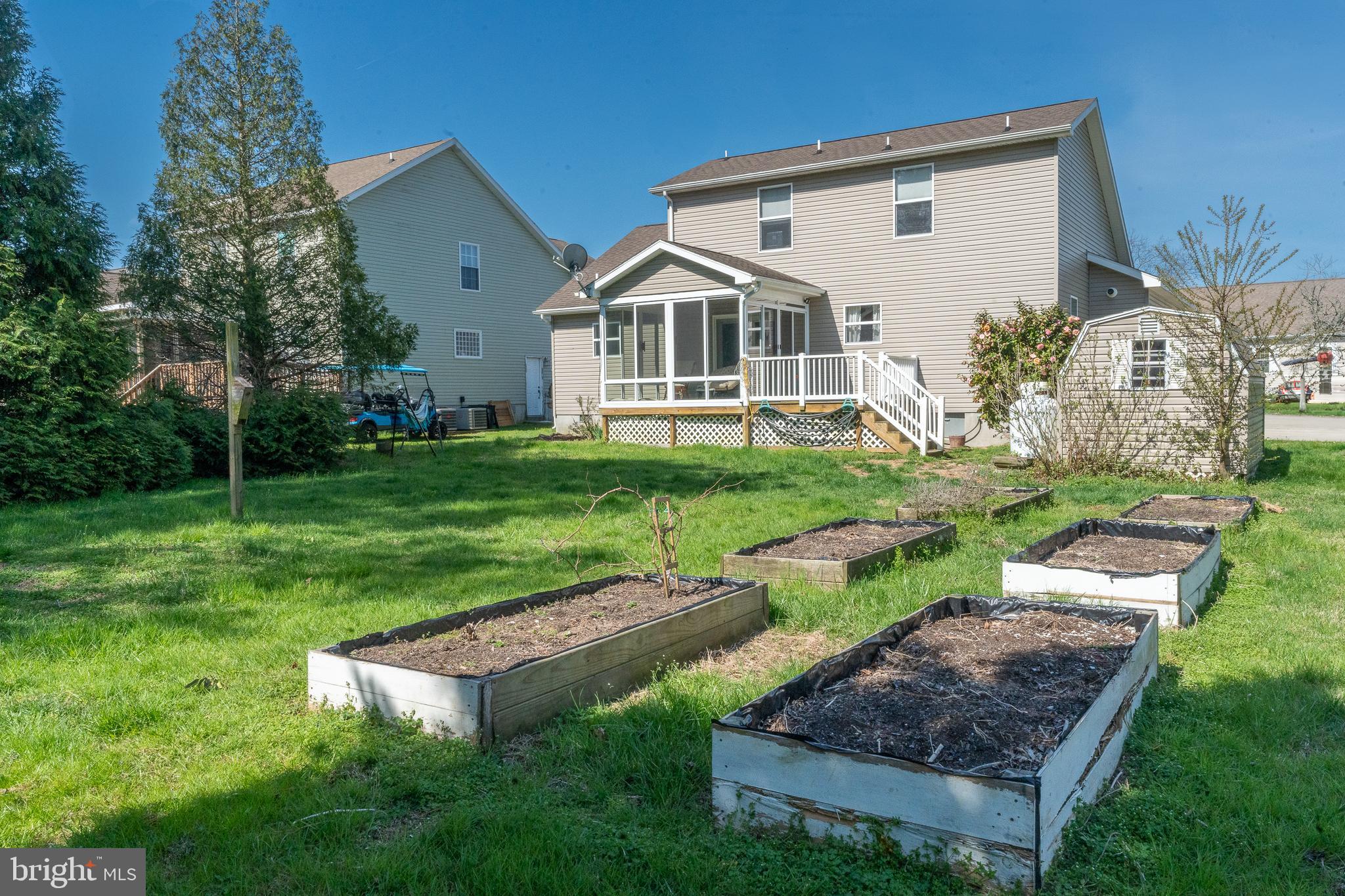 CAPTAIN'S COVE - Residential