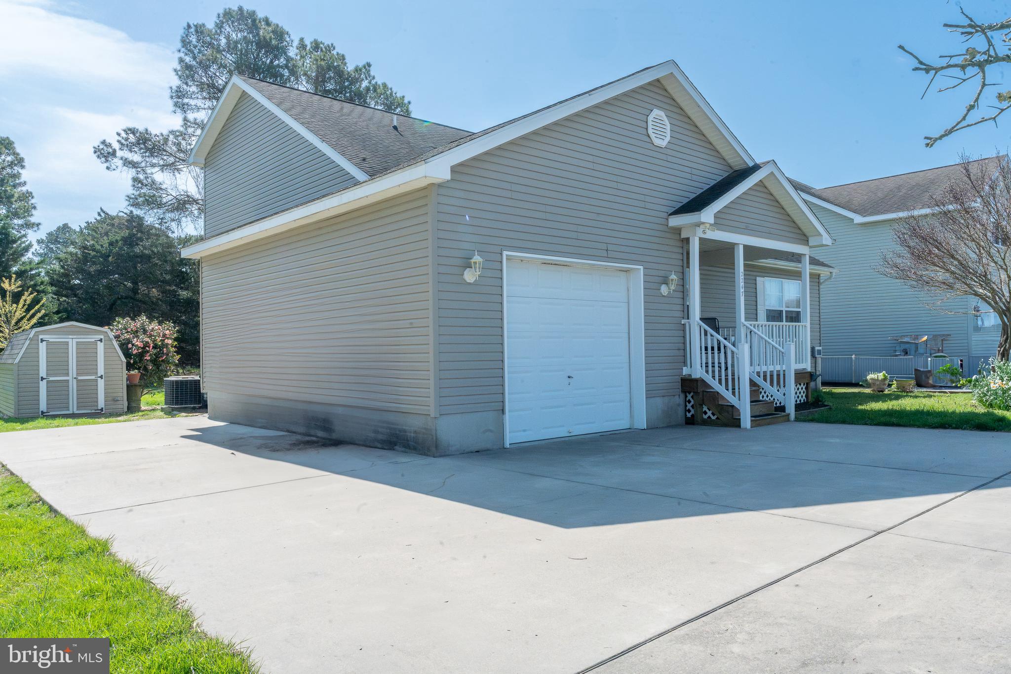 CAPTAIN'S COVE - Residential