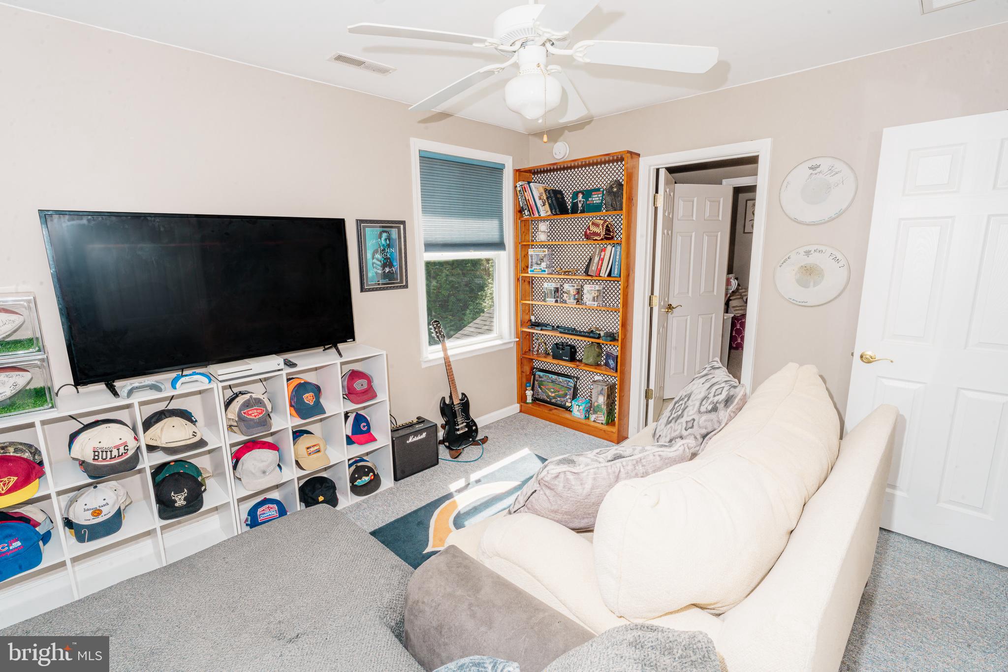 CAPTAIN'S COVE - Residential