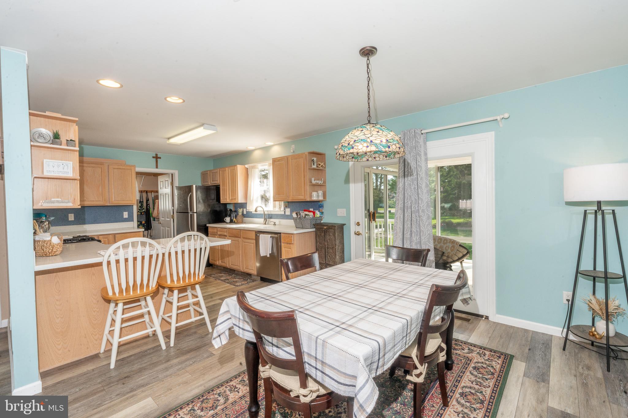 CAPTAIN'S COVE - Residential