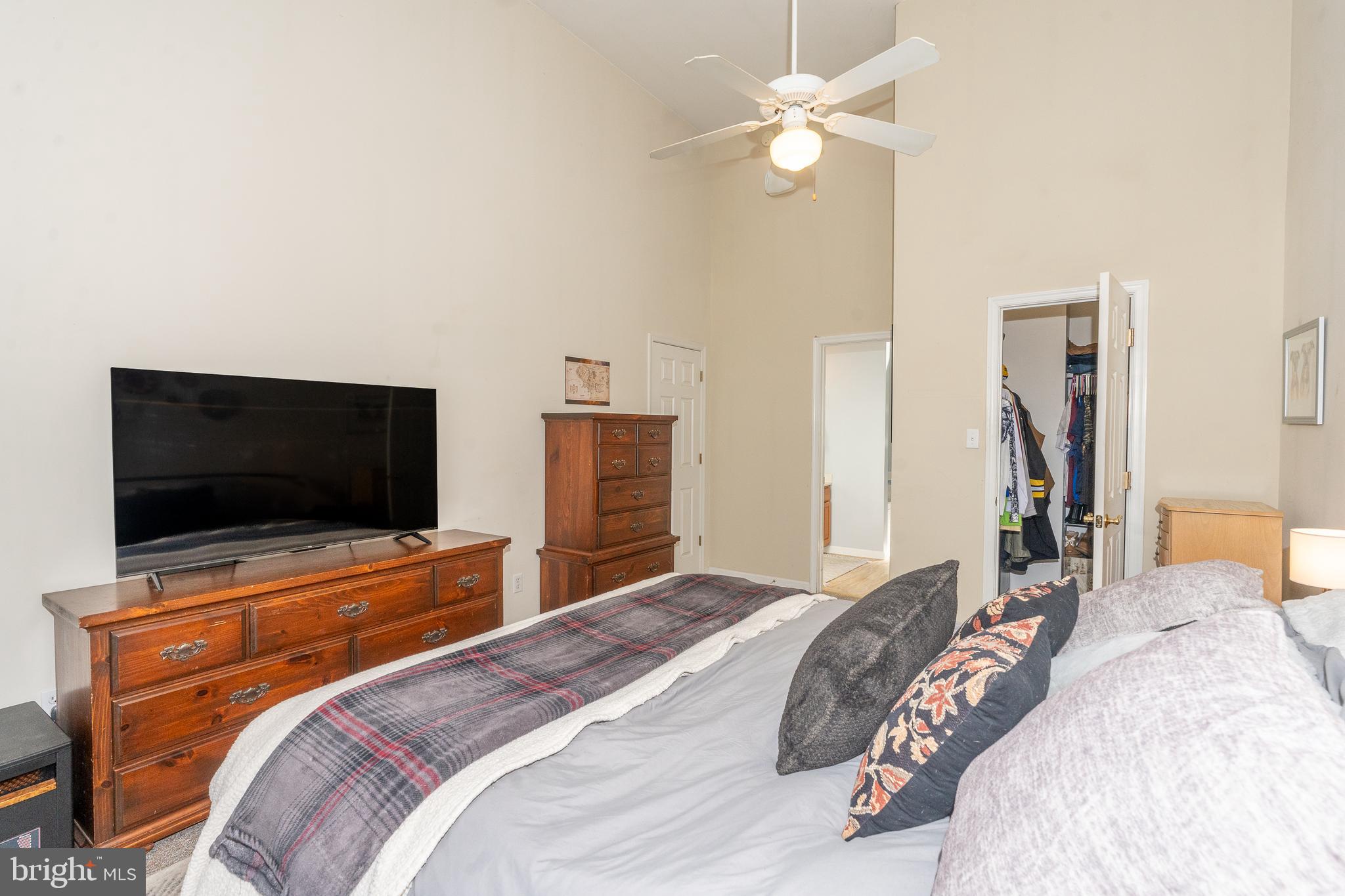 CAPTAIN'S COVE - Residential