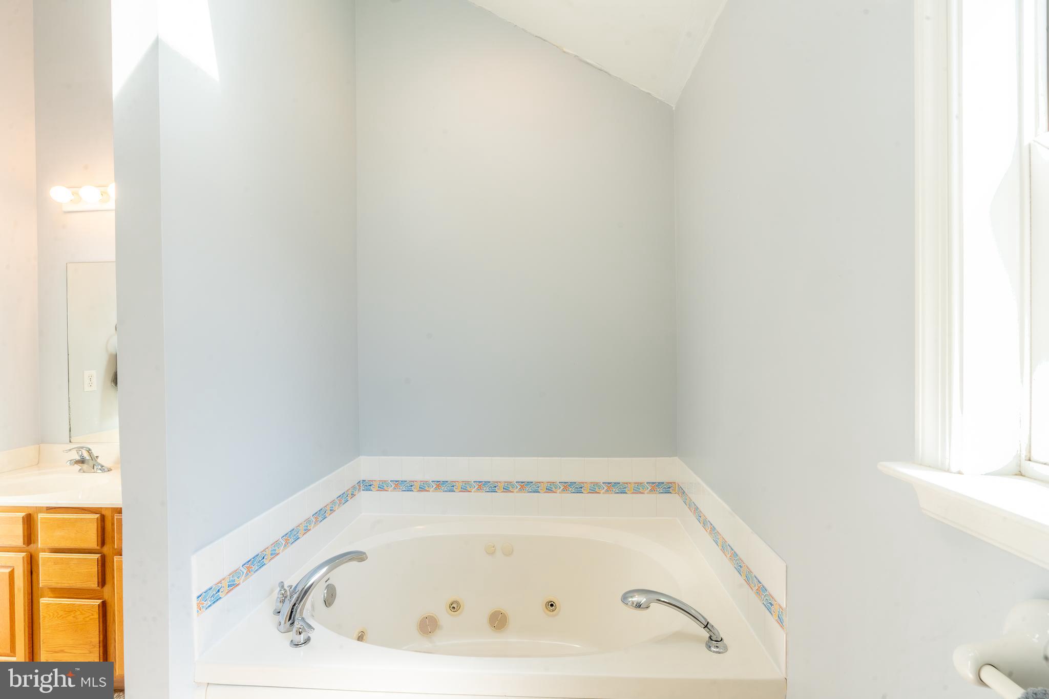 CAPTAIN'S COVE - Residential