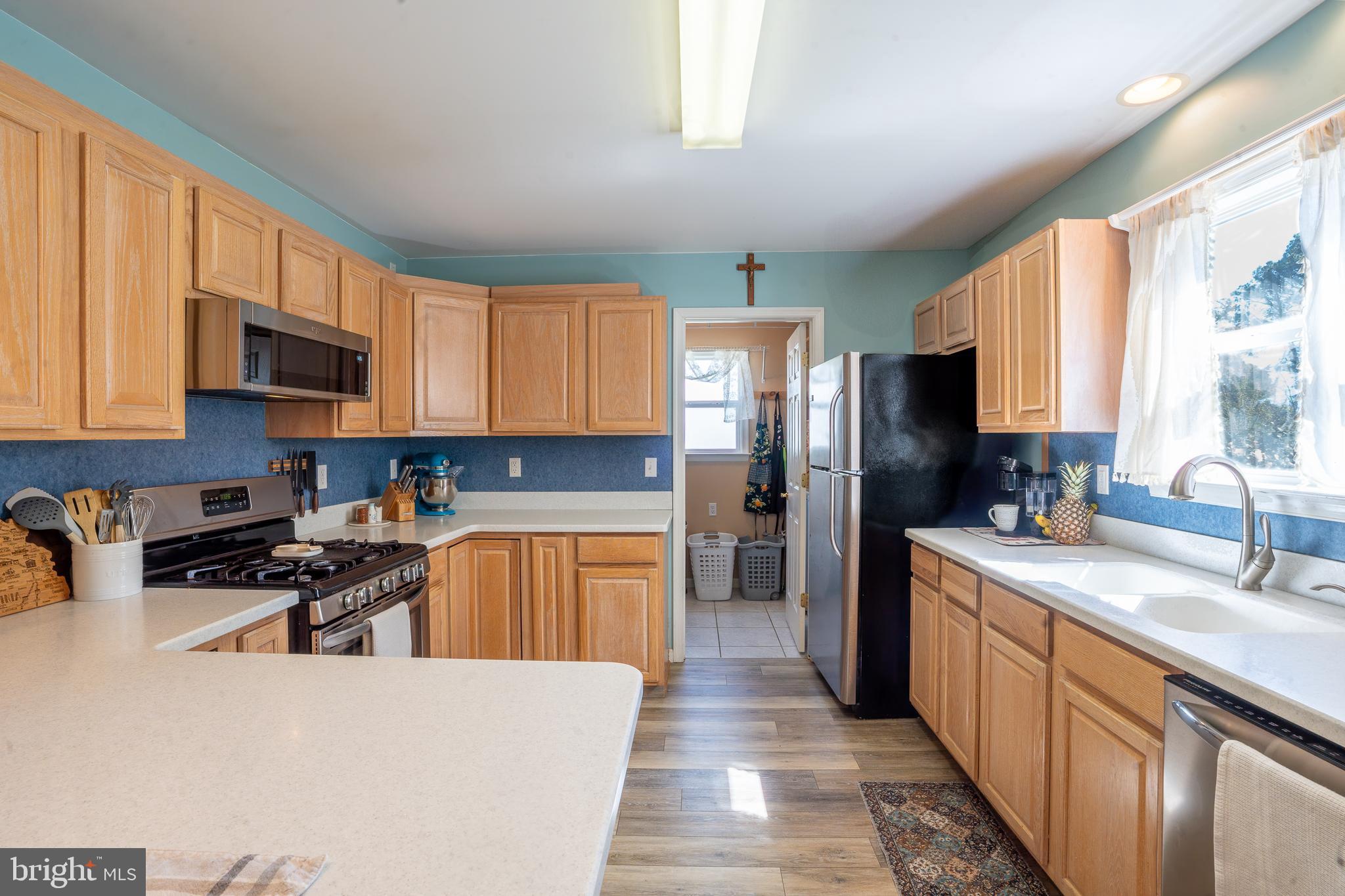 CAPTAIN'S COVE - Residential