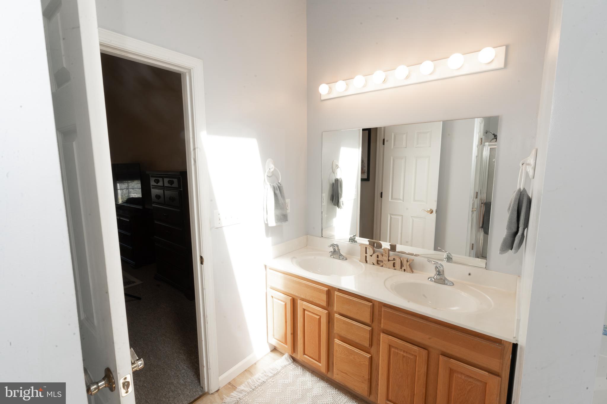 CAPTAIN'S COVE - Residential