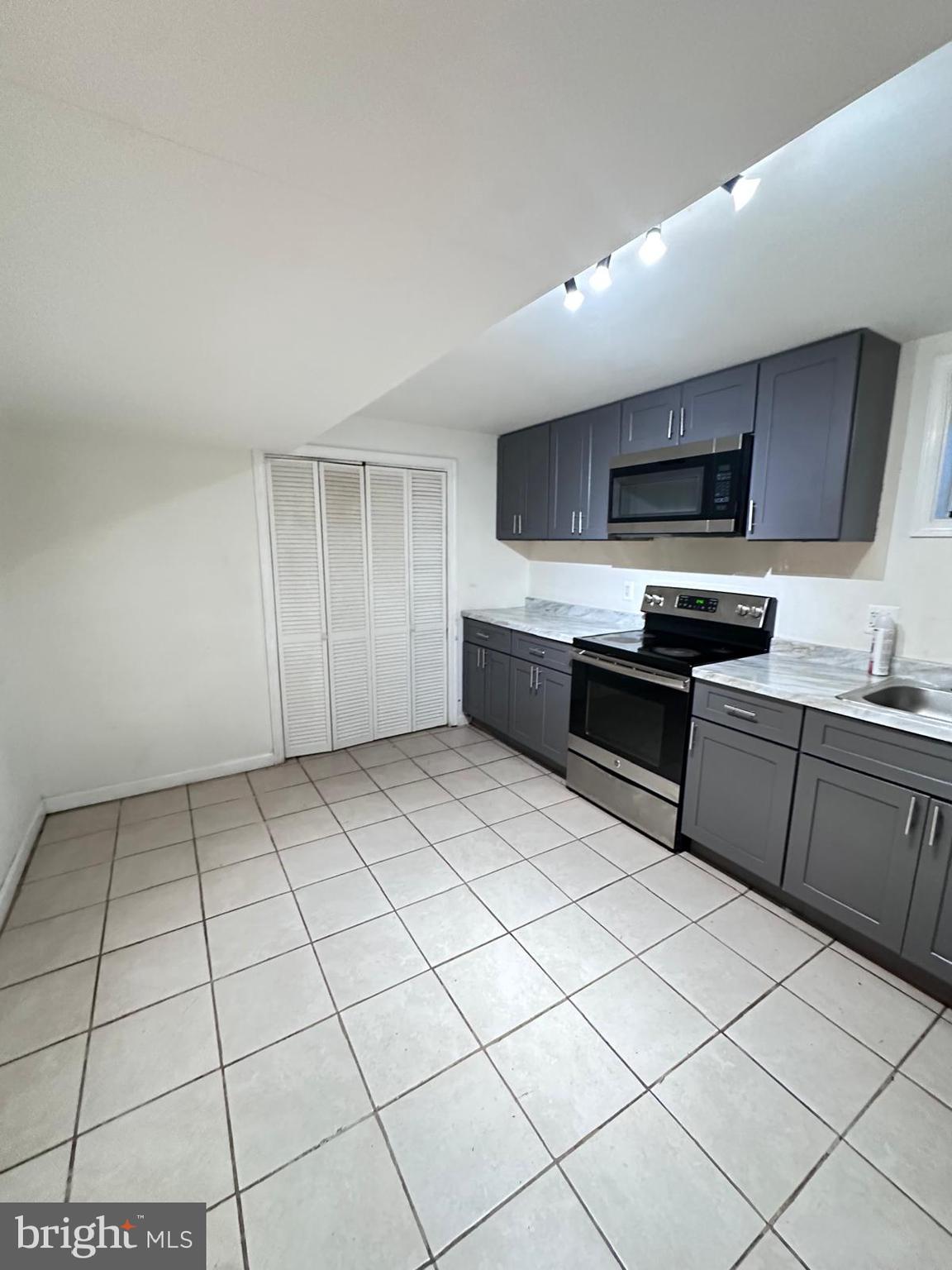 GREENWOOD FOREST - Residential Lease