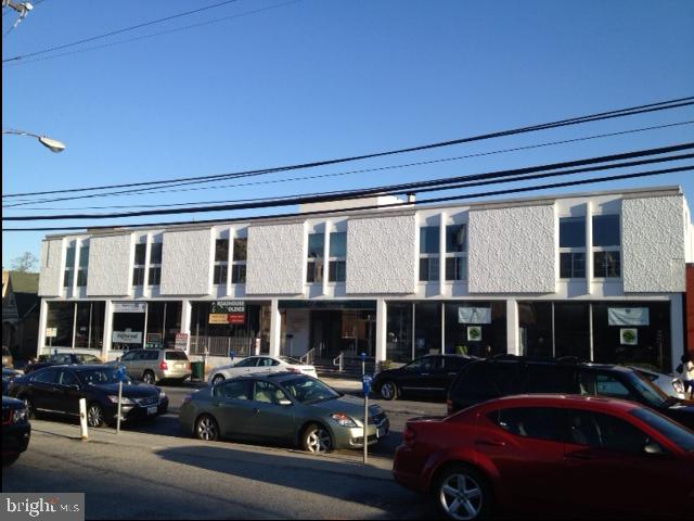 914 Silver Spring Ave. 2 Available Spaces
Suite 210 (OFFICE) This 246 s.f. space is wide open with tile floor, drop ceiling and painted walls. 9-foot ceiling height. Rental Rate $550 per month, full service.
Suite 112 (OFFICE) This 1,150 s.f. space contains 3 offices and a large reception area. Landlord will repaint and recarpet prior to new tenant occupying the space. 9’8” ceiling height. Rental Rate $23 p.s.f. or $2,204 per month, full service.
