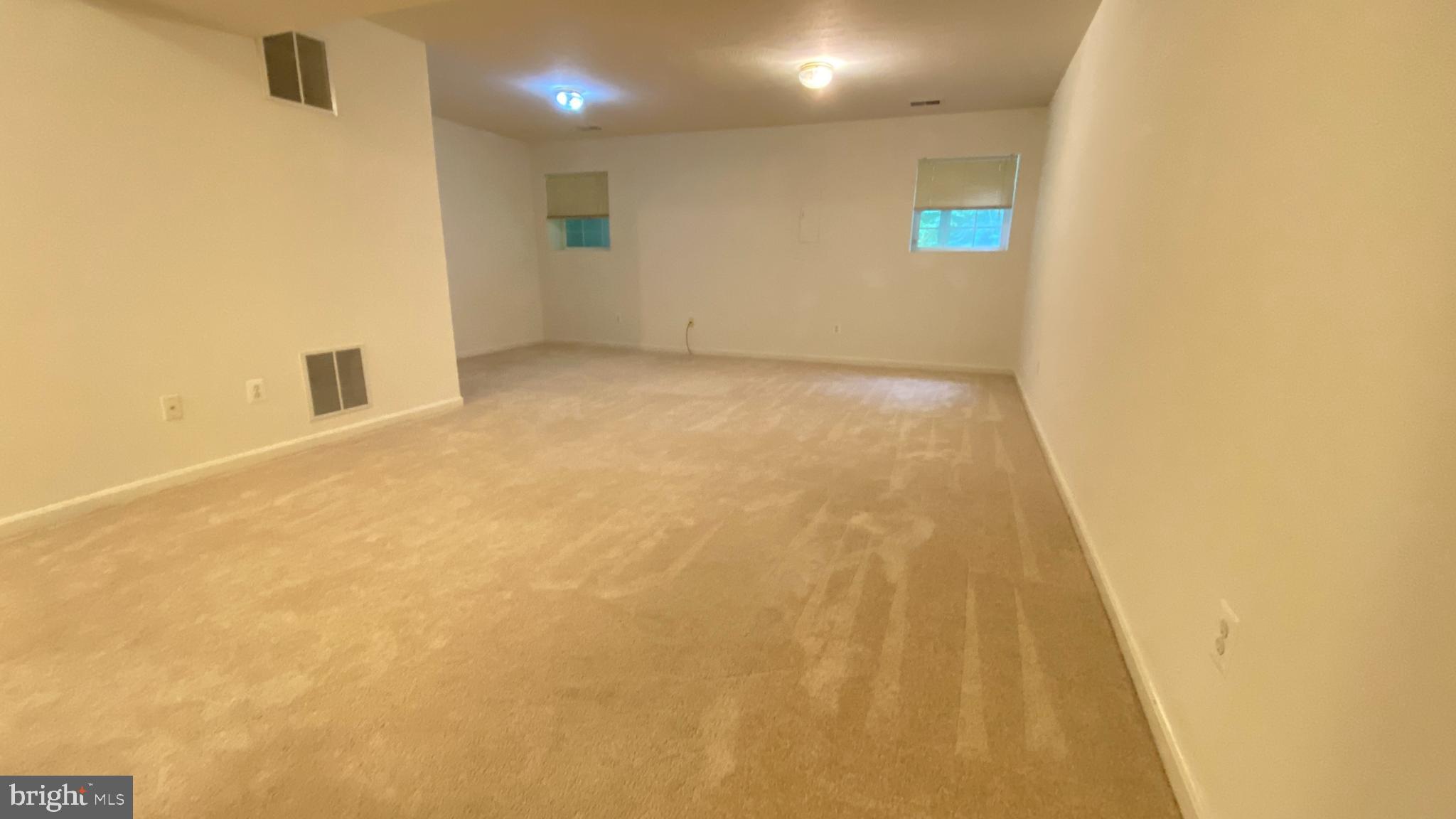 PARADISE - Residential Lease