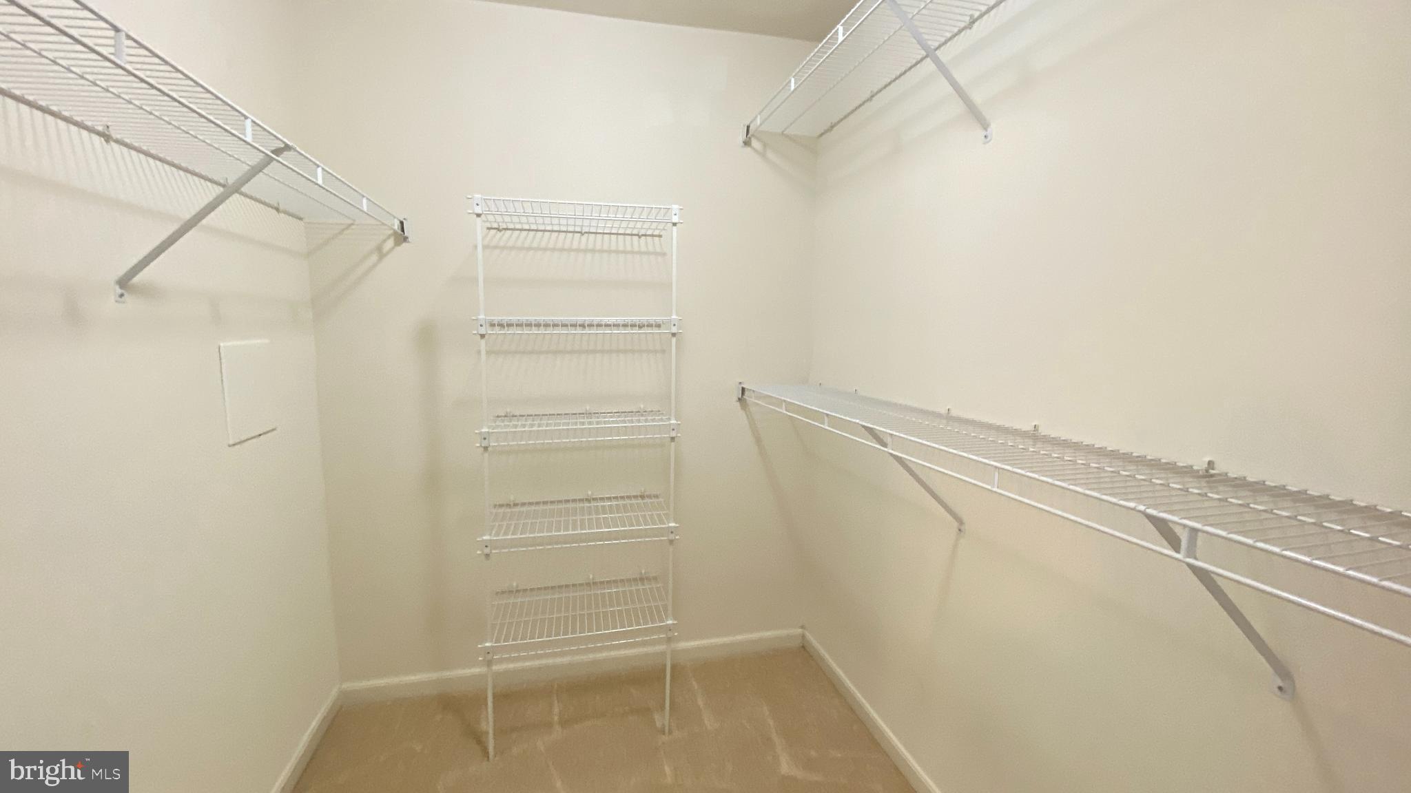 PARADISE - Residential Lease