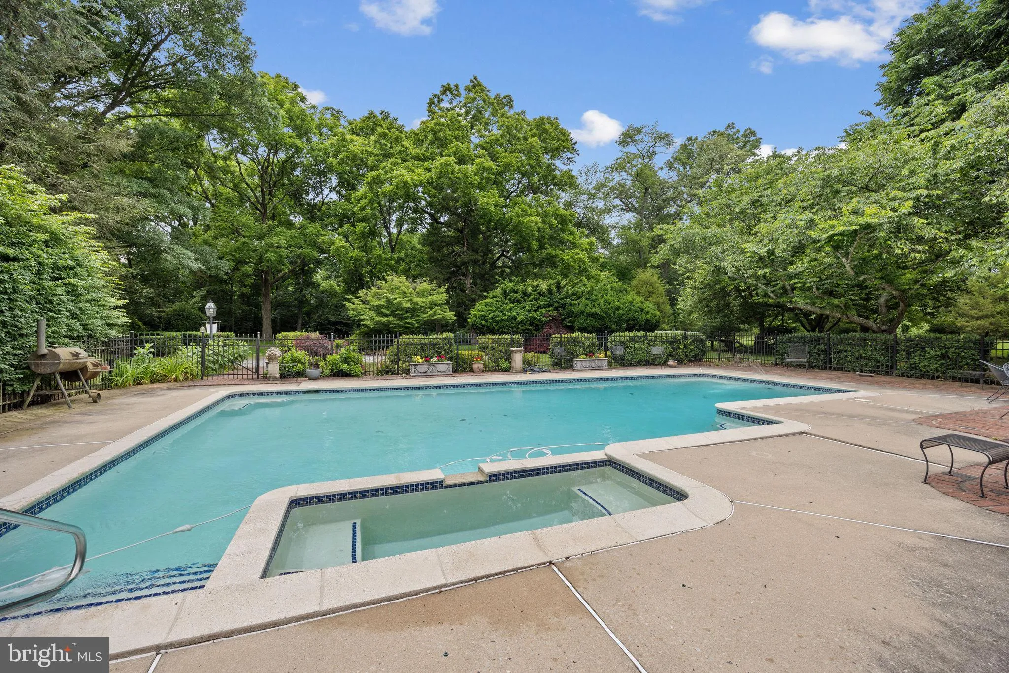 Gibbsboro, New Jersey 08026, United States, 4 Bedrooms Bedrooms, ,2 BathroomsBathrooms,Residential,Pending,56109