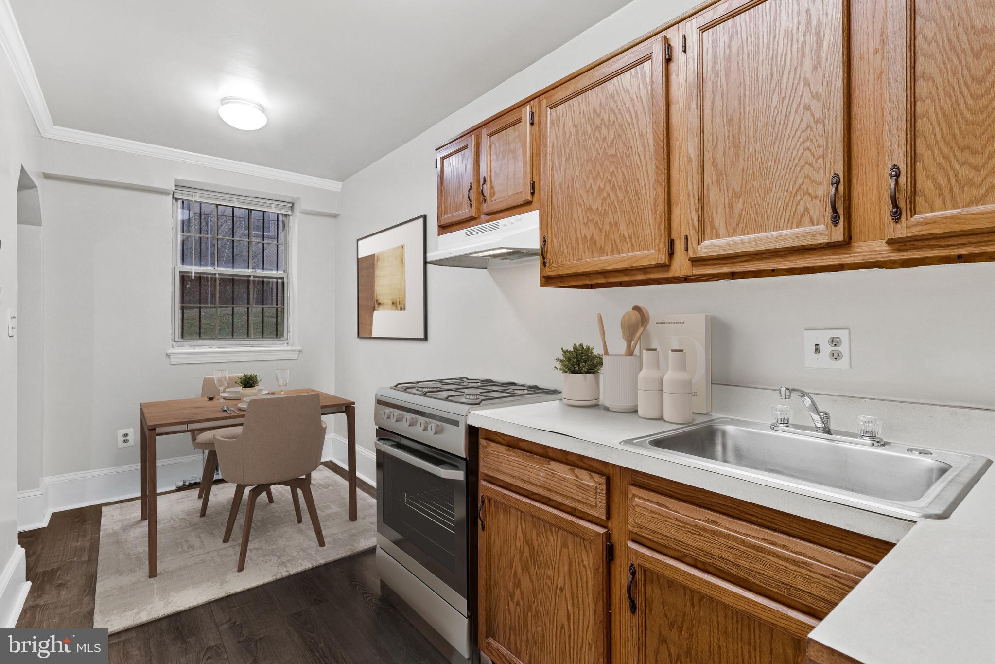 939 LONGFELLOW STREET NW 6