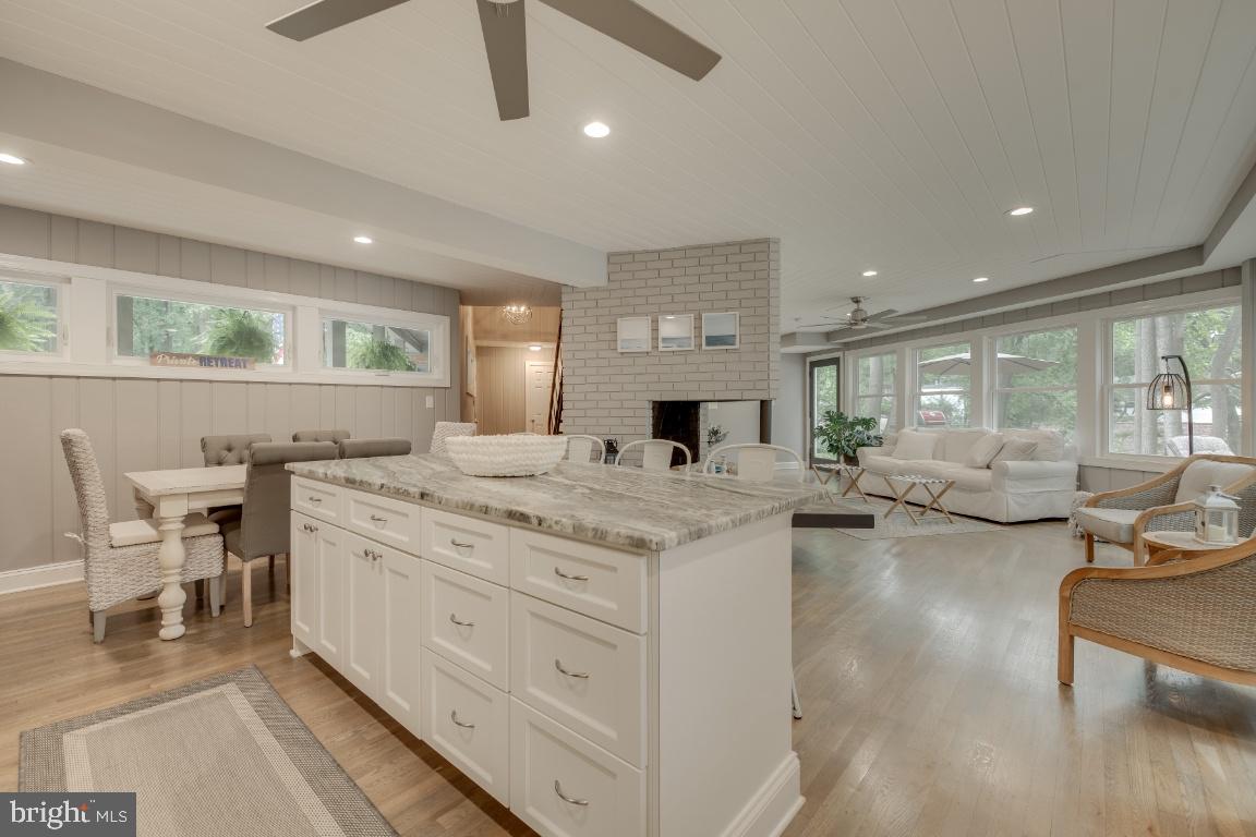 EDGEWATER - Residential