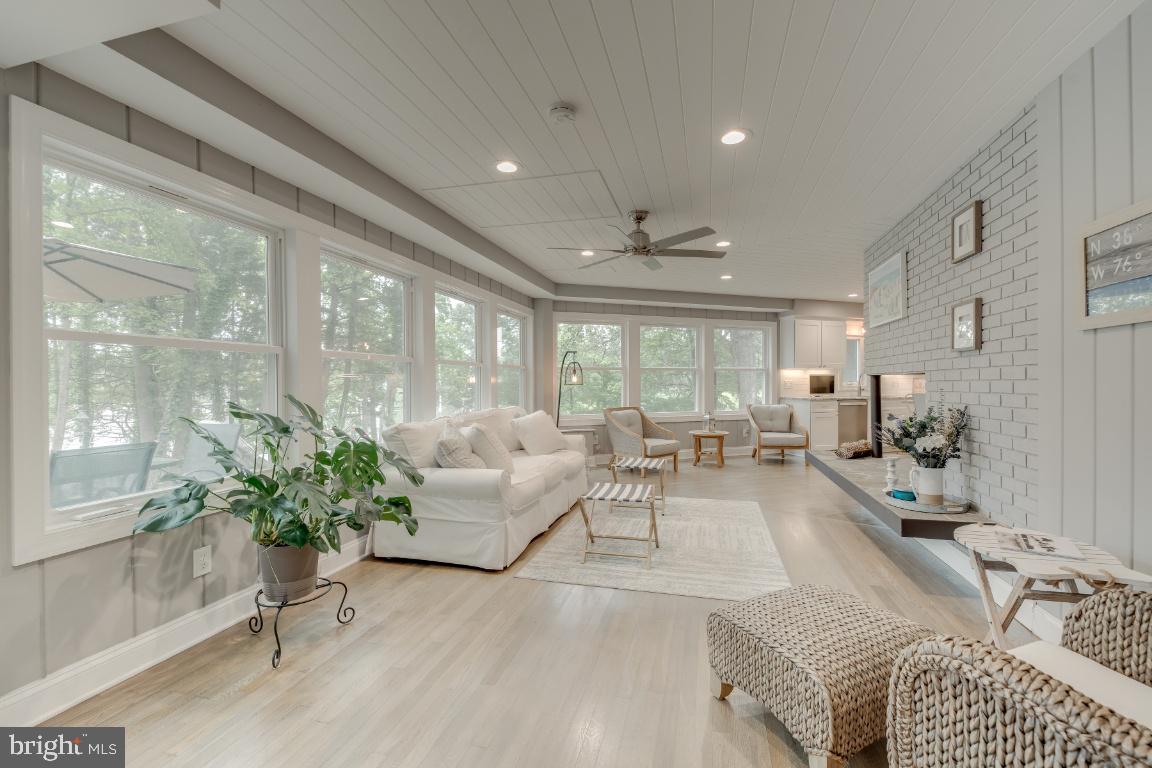 EDGEWATER - Residential