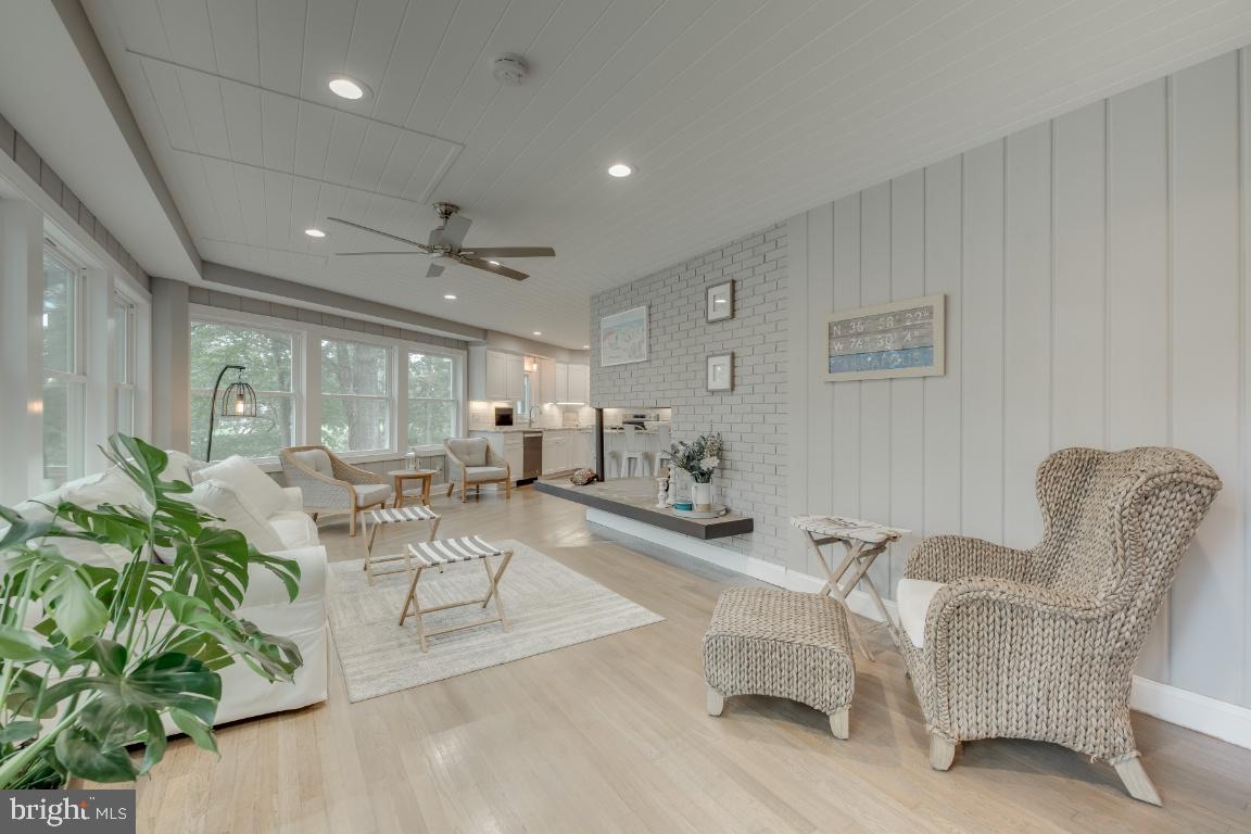 EDGEWATER - Residential