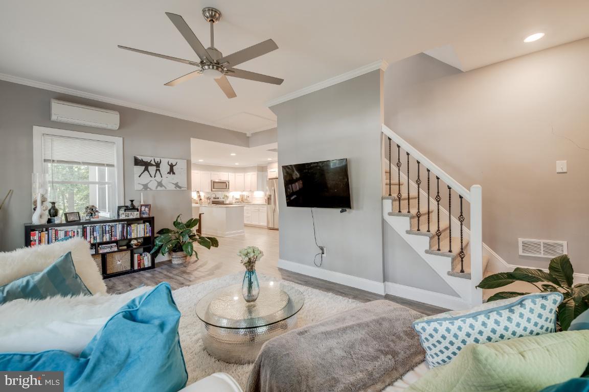 EDGEWATER - Residential