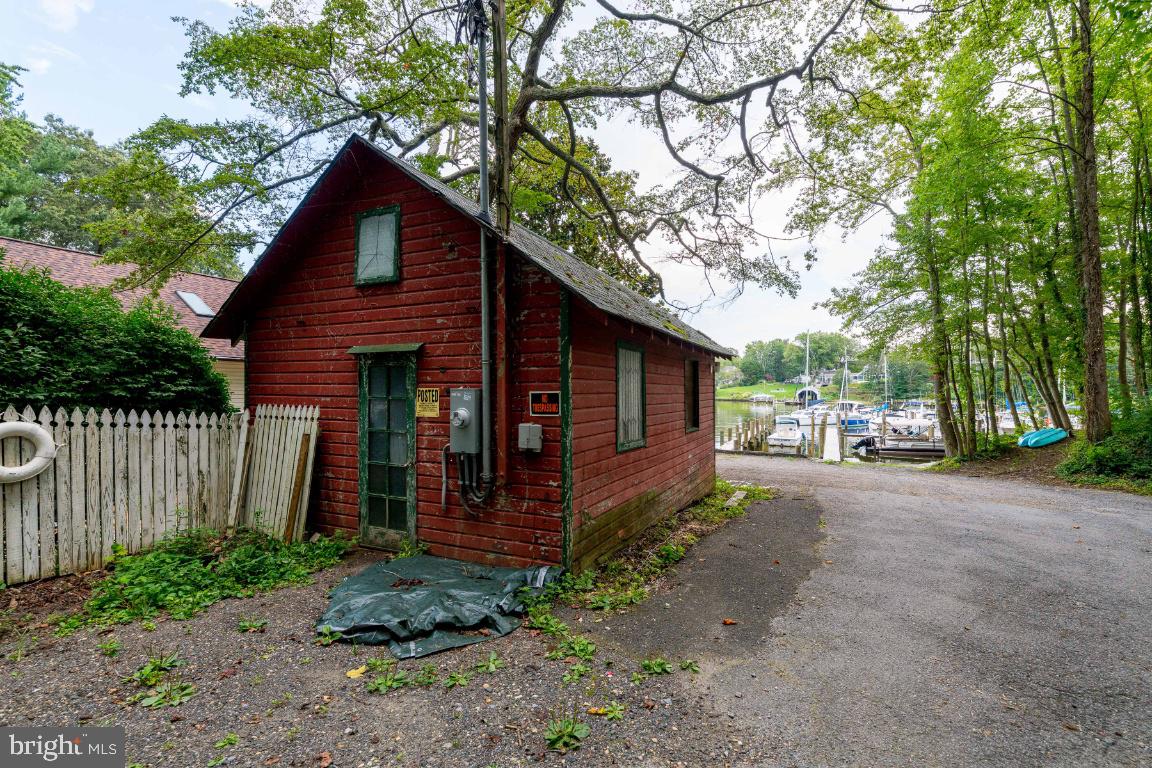 EDGEWATER - Residential