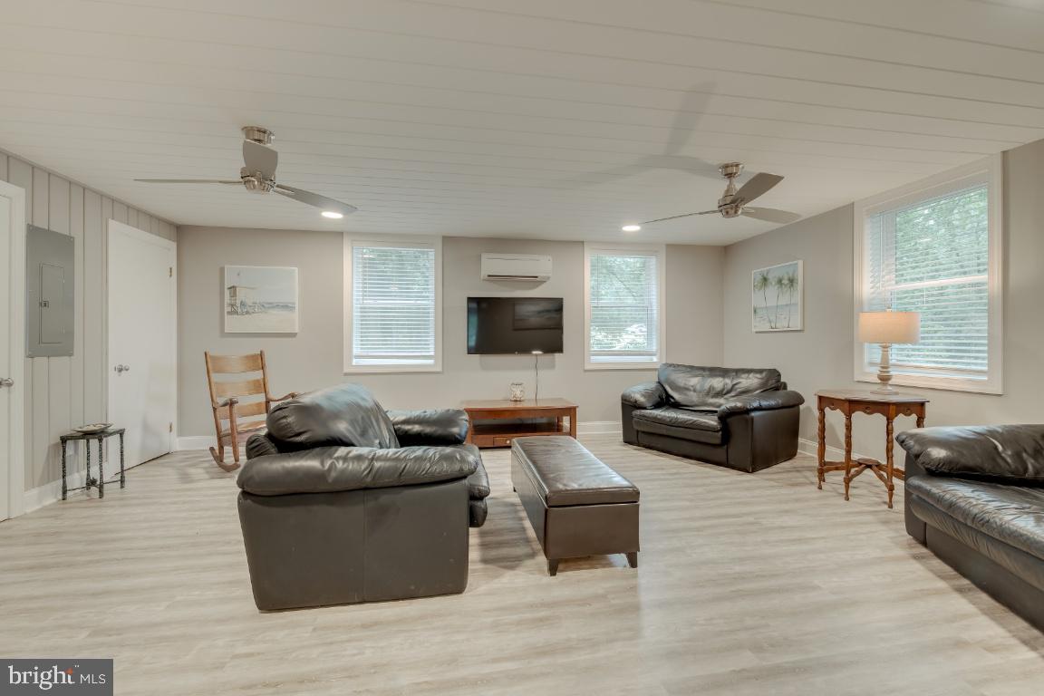 EDGEWATER - Residential