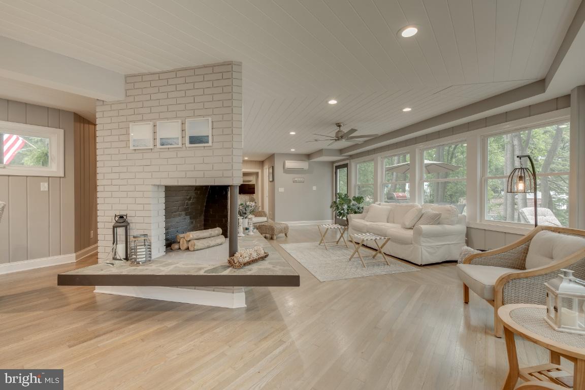 EDGEWATER - Residential